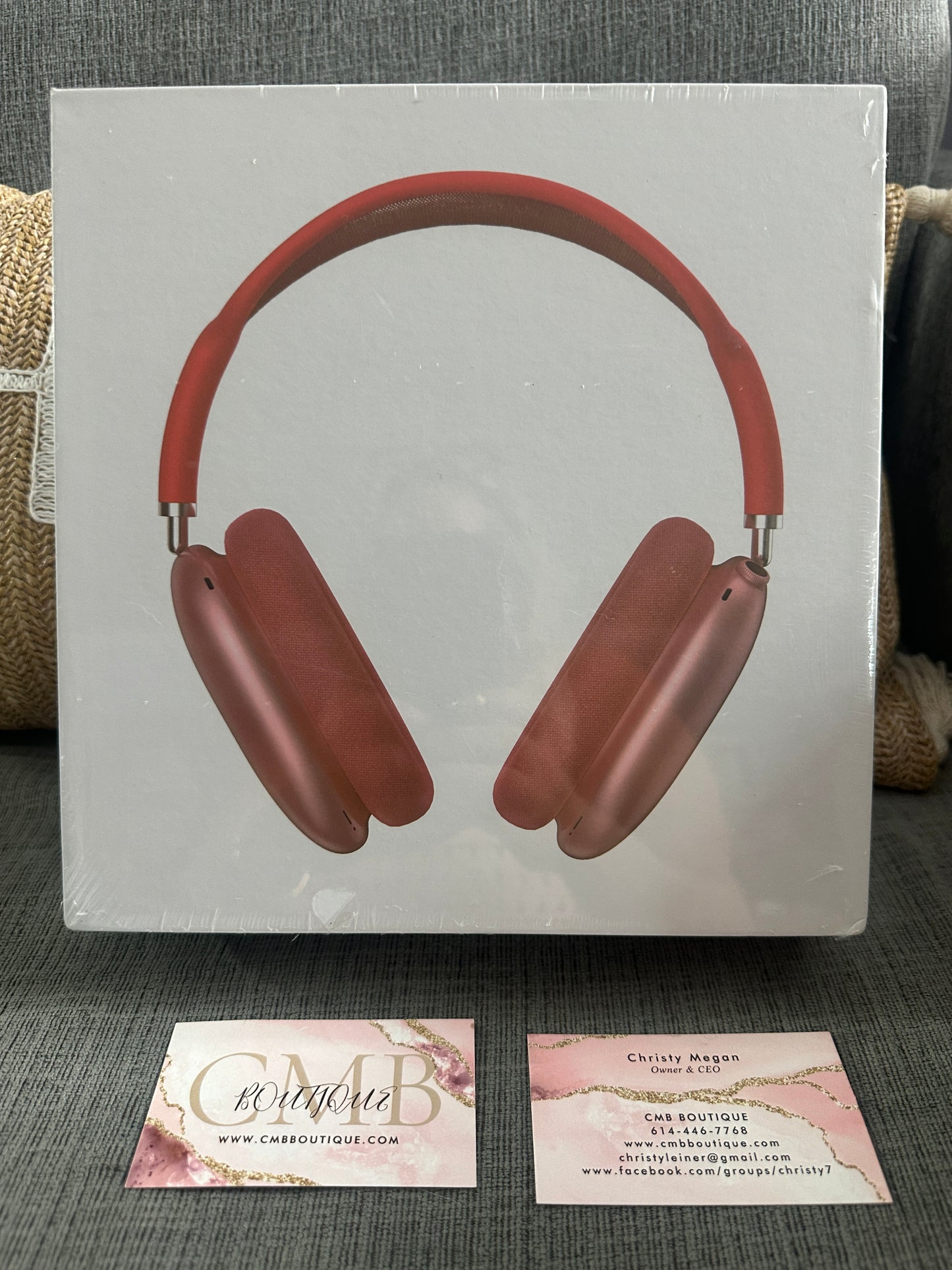 Accessories!! Electronics, belts, 🧣perfume,🧦make up bags, 🕶️Keychains,🧢