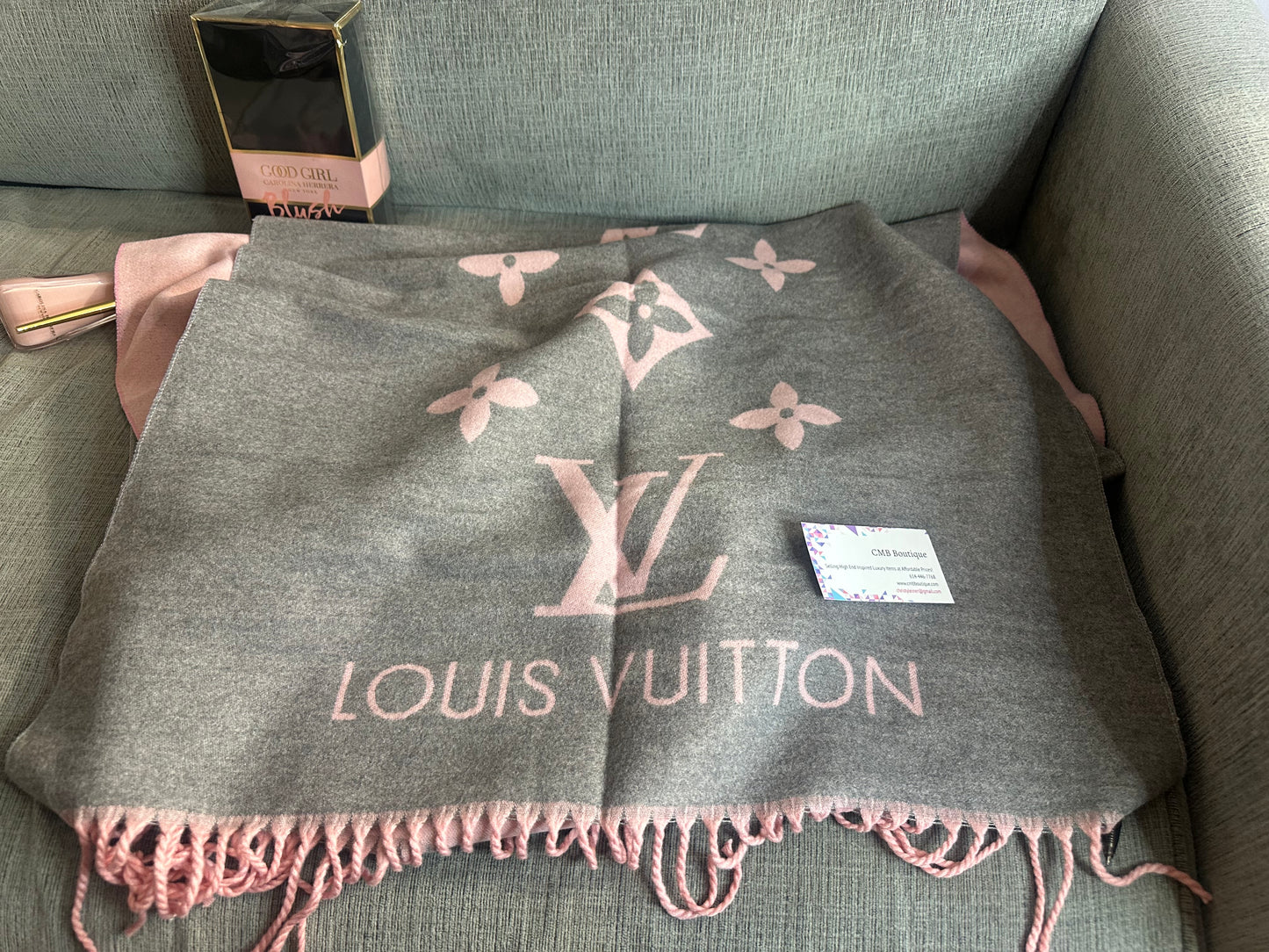 Accessories!! Electronics, belts, 🧣perfume,🧦make up bags, 🕶️Keychains,🧢