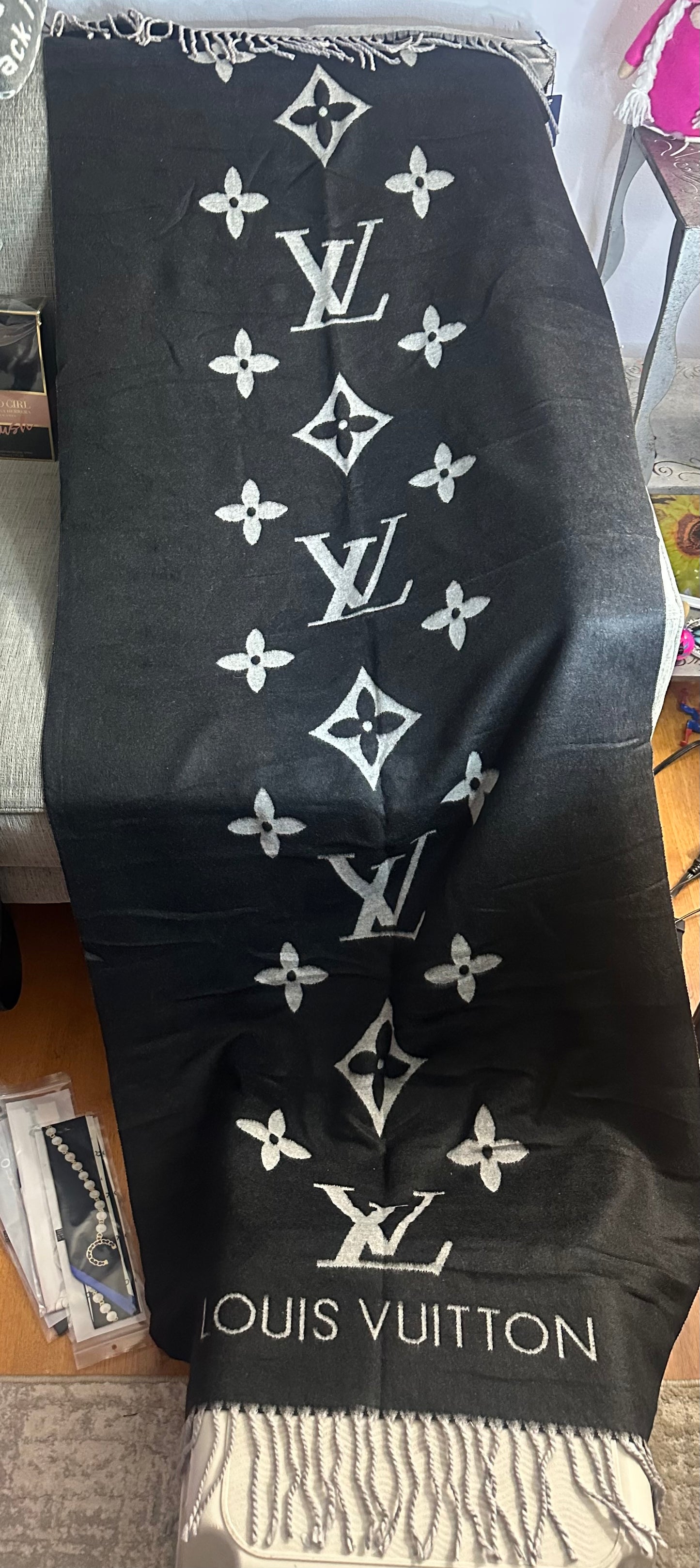 Accessories!! Electronics, belts, 🧣perfume,🧦make up bags, 🕶️Keychains,🧢