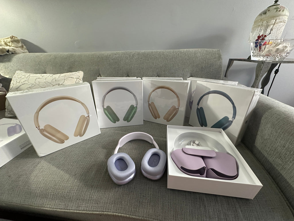 Accessories!! Electronics, belts, 🧣make up bags, 🕶️Keychains,🧢