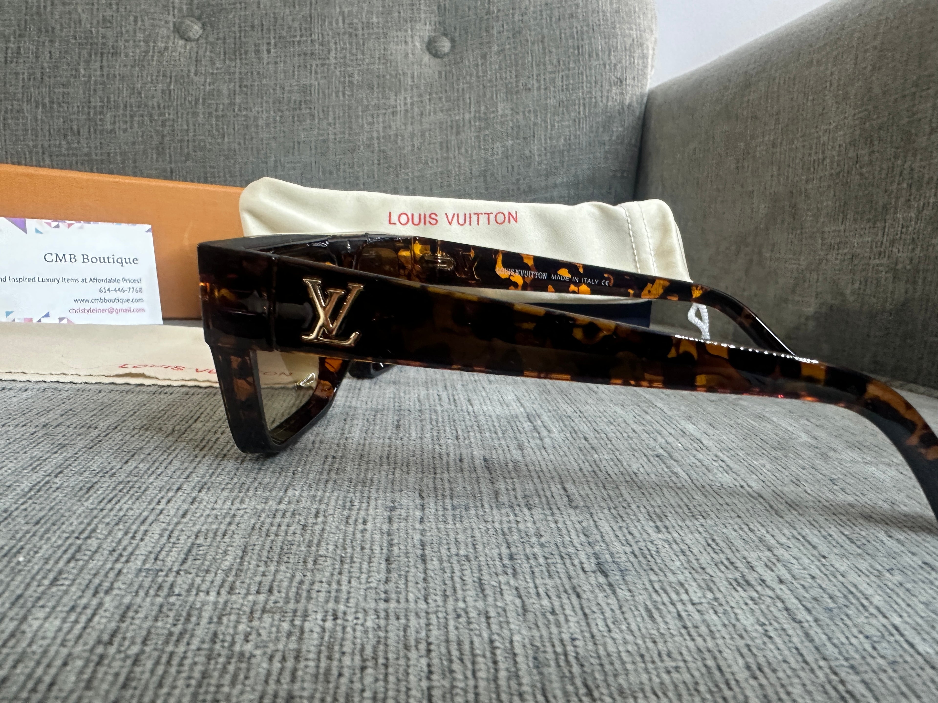 Accessories!! Electronics, belts, 🧣perfume,🧦make up bags, 🕶️Keychains,🧢