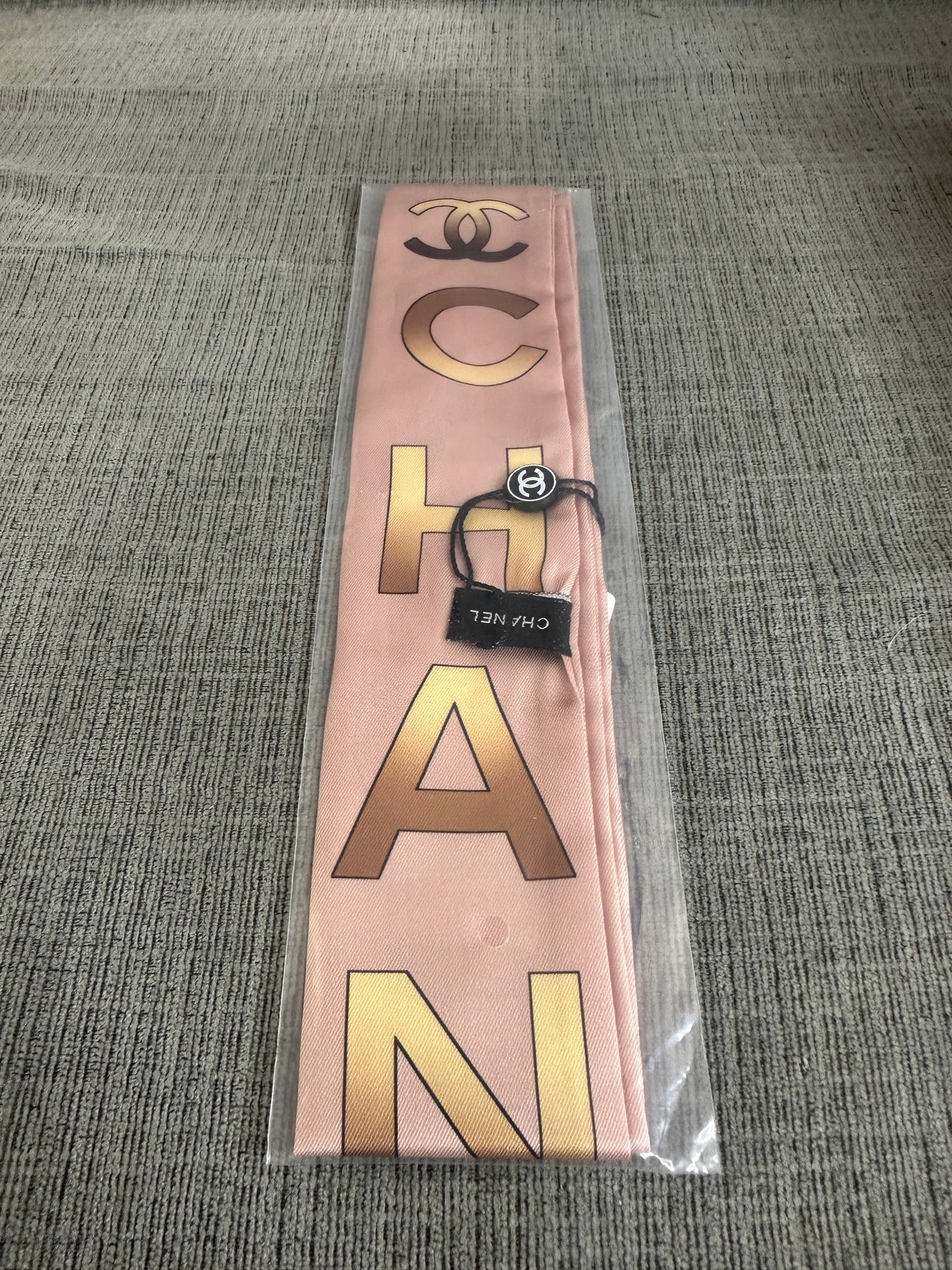 Accessories!! Electronics, belts, 🧣perfume,🧦make up bags, 🕶️Keychains,🧢