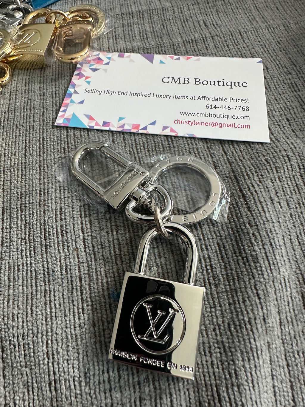 Accessories!! Electronics, belts, 🧣perfume,🧦make up bags, 🕶️Keychains,🧢