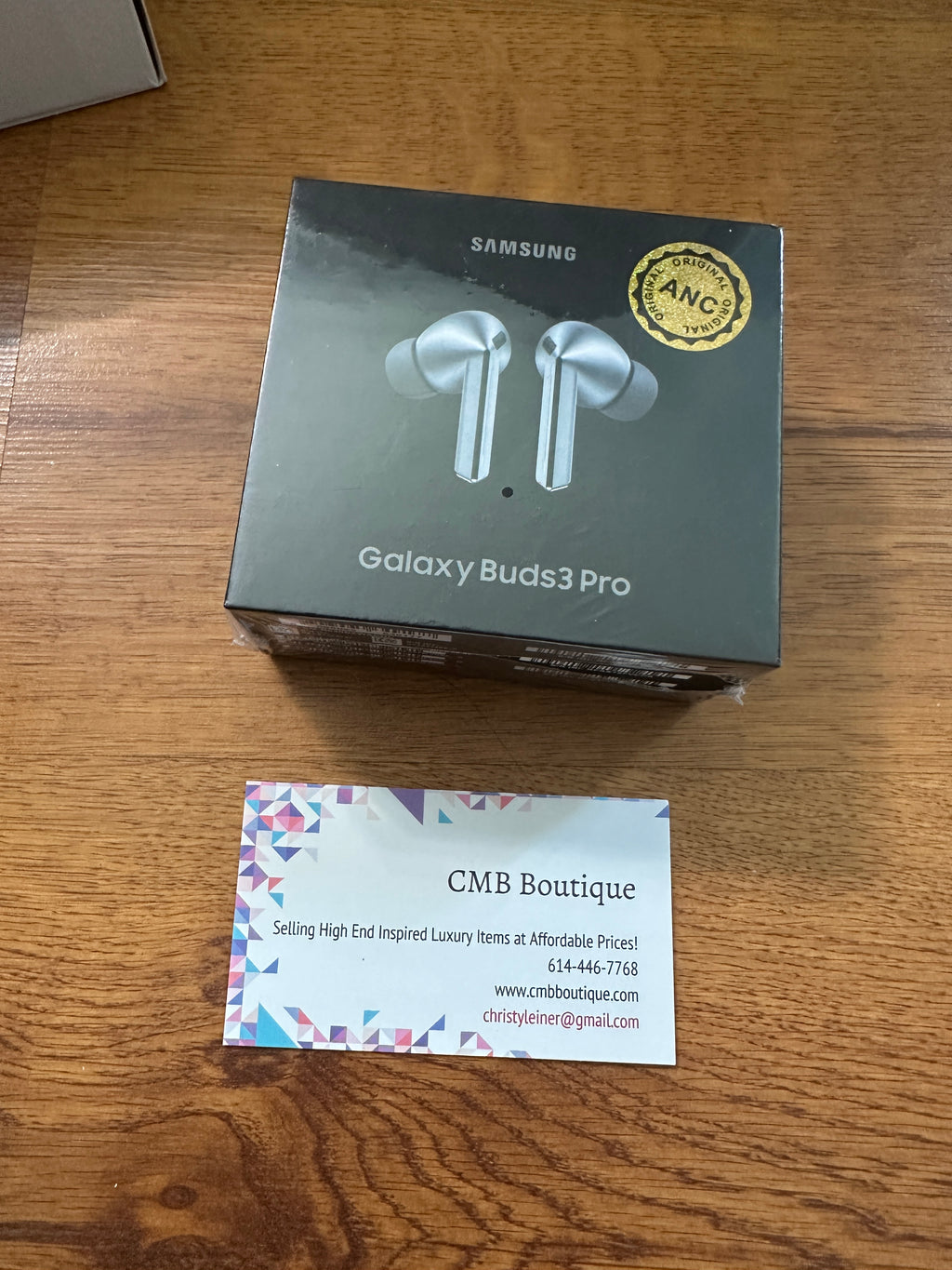 Accessories!! Electronics, belts, 🧣perfume,🧦make up bags, 🕶️Keychains,🧢