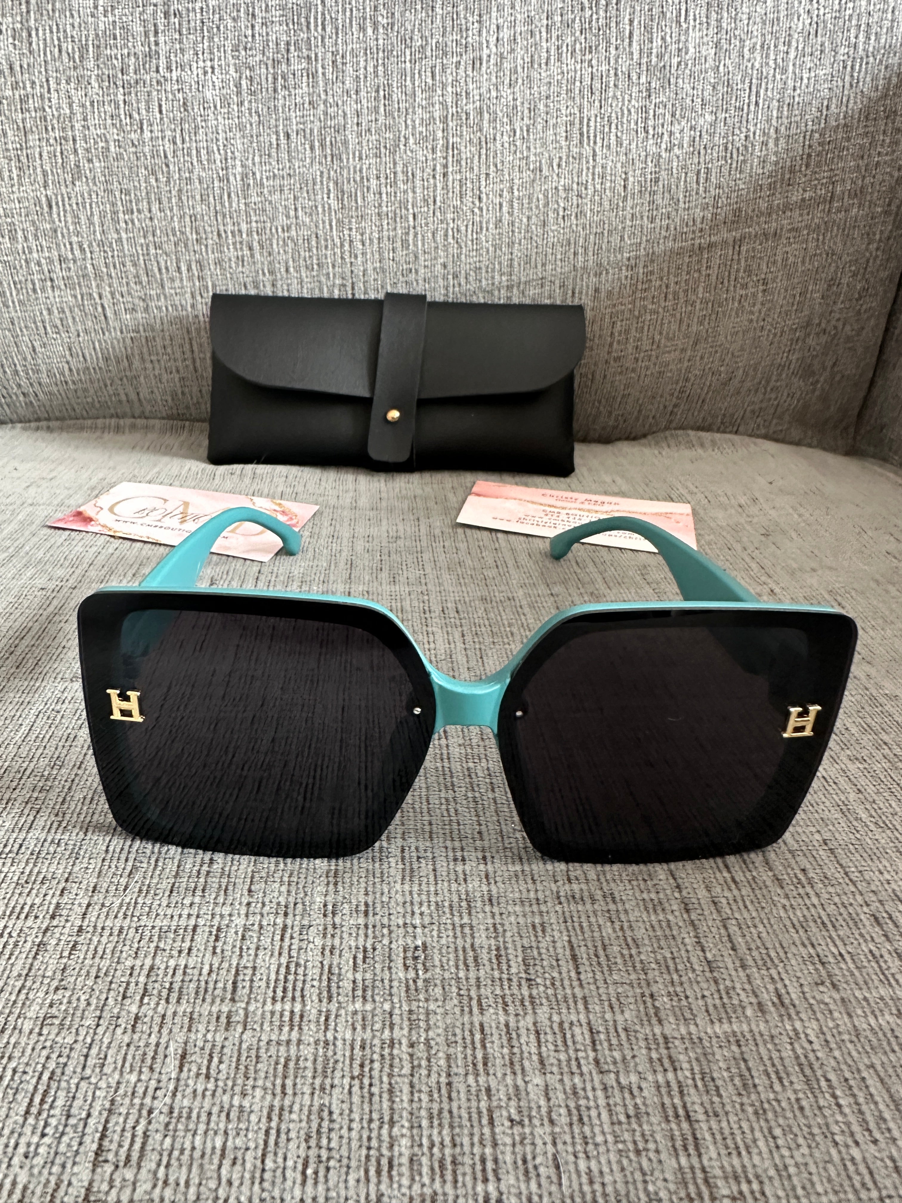 Accessories!! Electronics, belts, 🧣make up bags, 🕶️Keychains,🧢