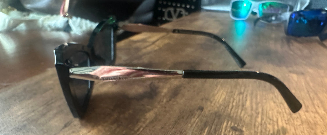 Accessories!! Electronics, belts, 🧣perfume,🧦make up bags, 🕶️Keychains,🧢