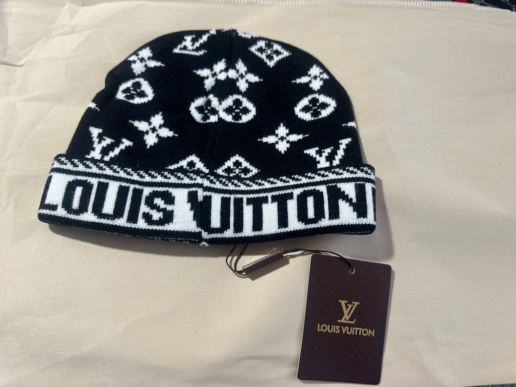 Accessories!! Electronics, belts, 🧣perfume,🧦make up bags, 🕶️Keychains,🧢