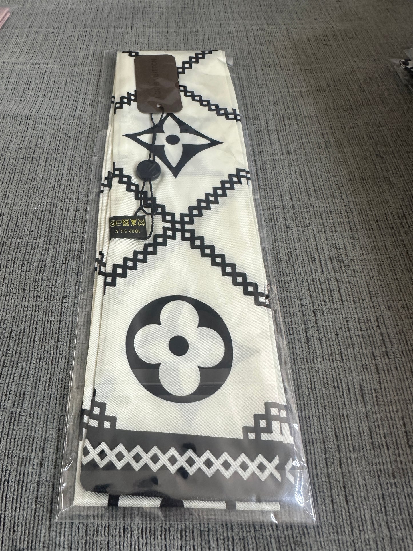 Accessories!! Electronics, belts, 🧣perfume,🧦make up bags, 🕶️Keychains,🧢