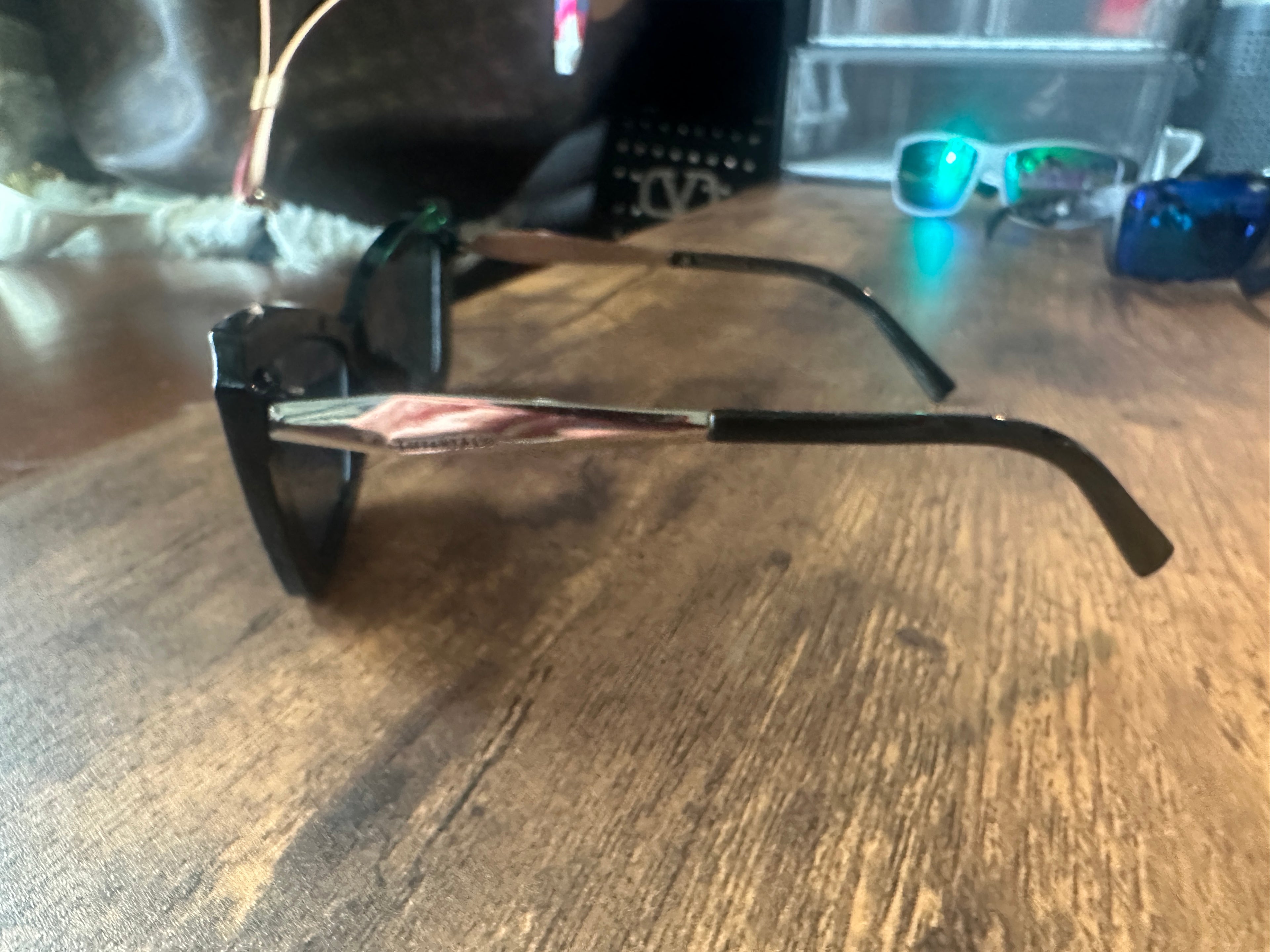 Accessories!! Electronics, belts, 🧣perfume,🧦make up bags, 🕶️Keychains,🧢