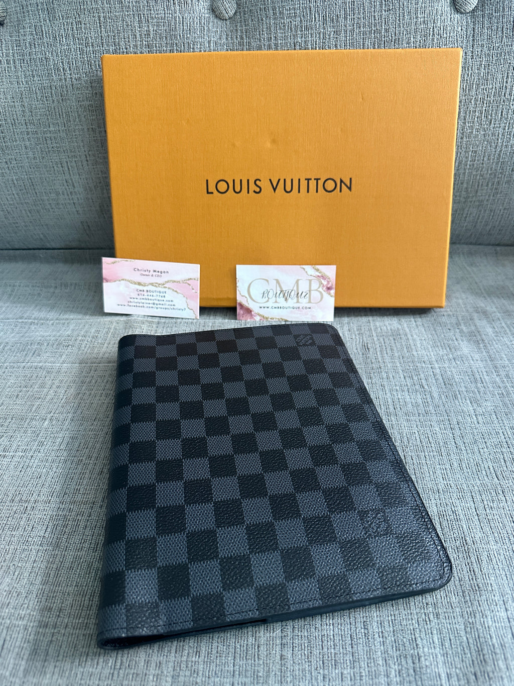 Accessories!! Electronics, belts, 🧣perfume,🧦make up bags, 🕶️Keychains,🧢