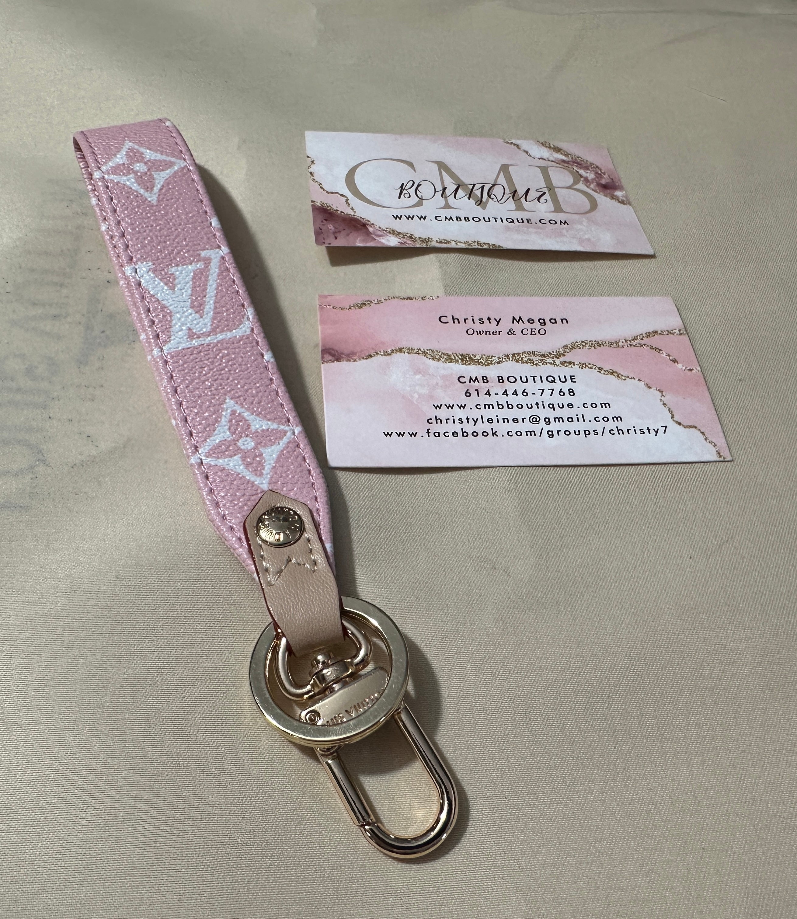 Accessories!! Electronics, belts, 🧣perfume,🧦make up bags, 🕶️Keychains,🧢