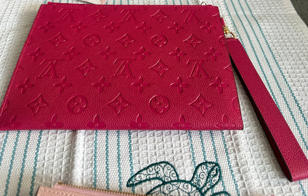 Accessories!! Electronics, belts, 🧣make up bags, 🕶️Keychains,🧢