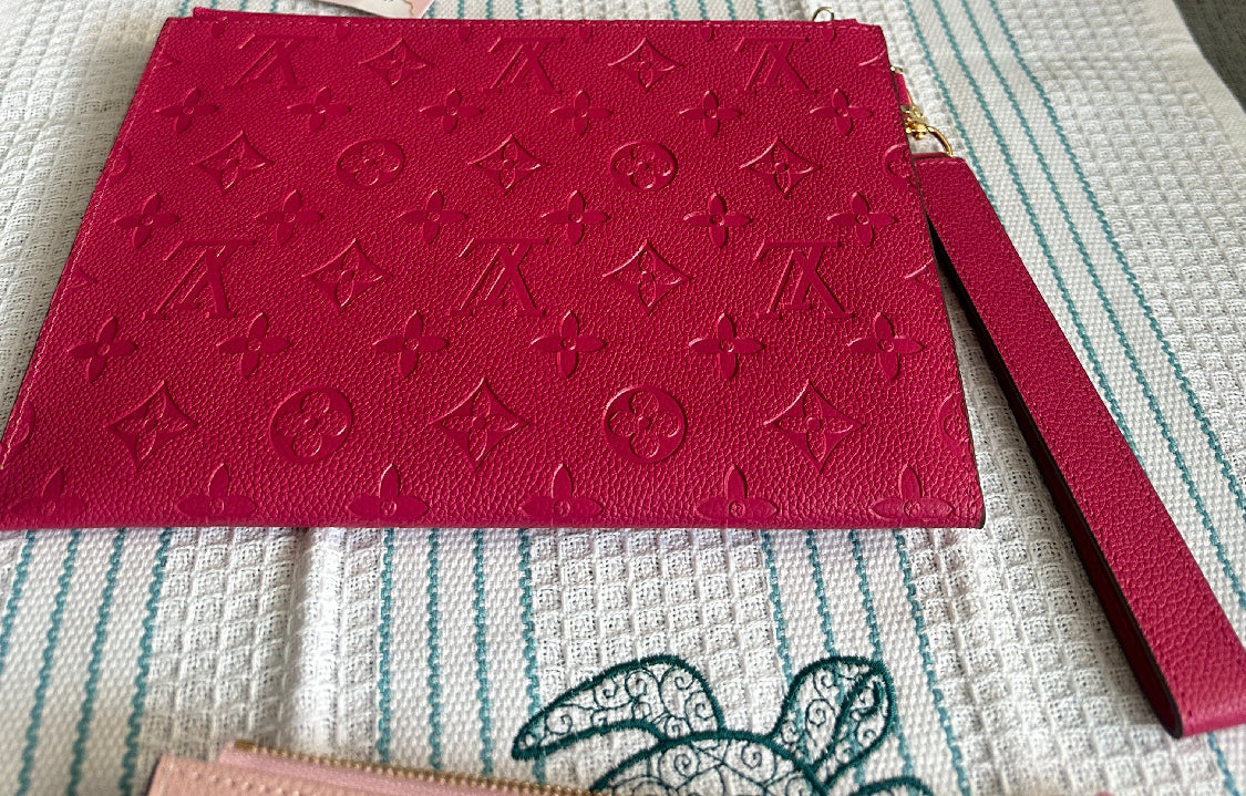 Accessories!! Electronics, belts, 🧣make up bags, 🕶️Keychains,🧢
