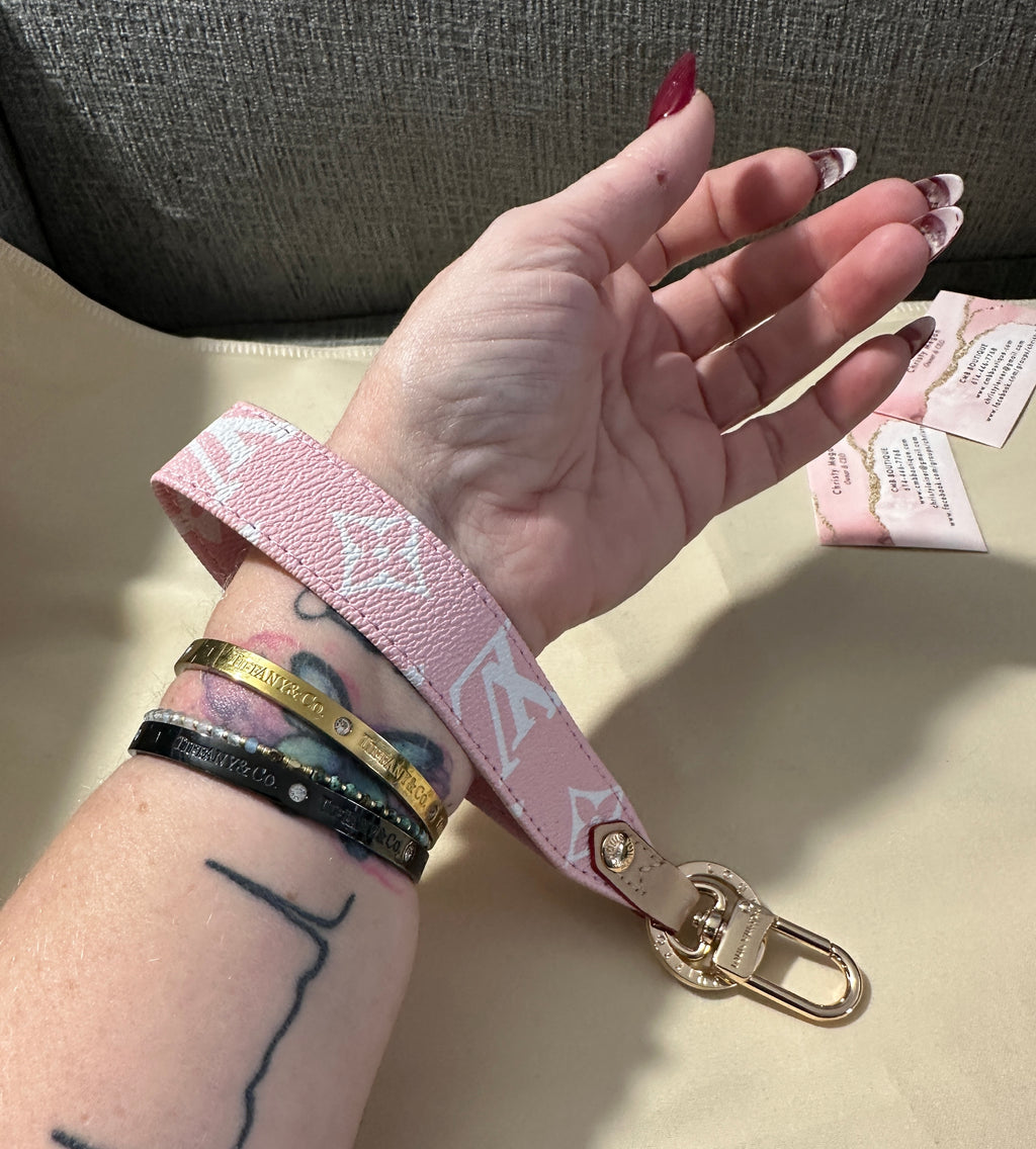 Accessories!! Electronics, belts, 🧣perfume,🧦make up bags, 🕶️Keychains,🧢