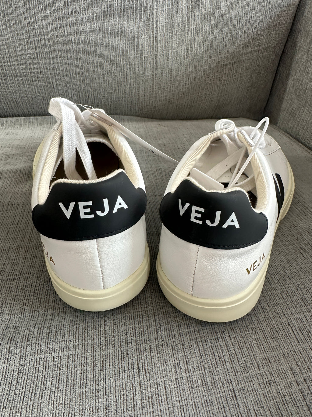 Accessories!! Electronics, belts, 🧣make up bags, 🕶️Keychains,🧢