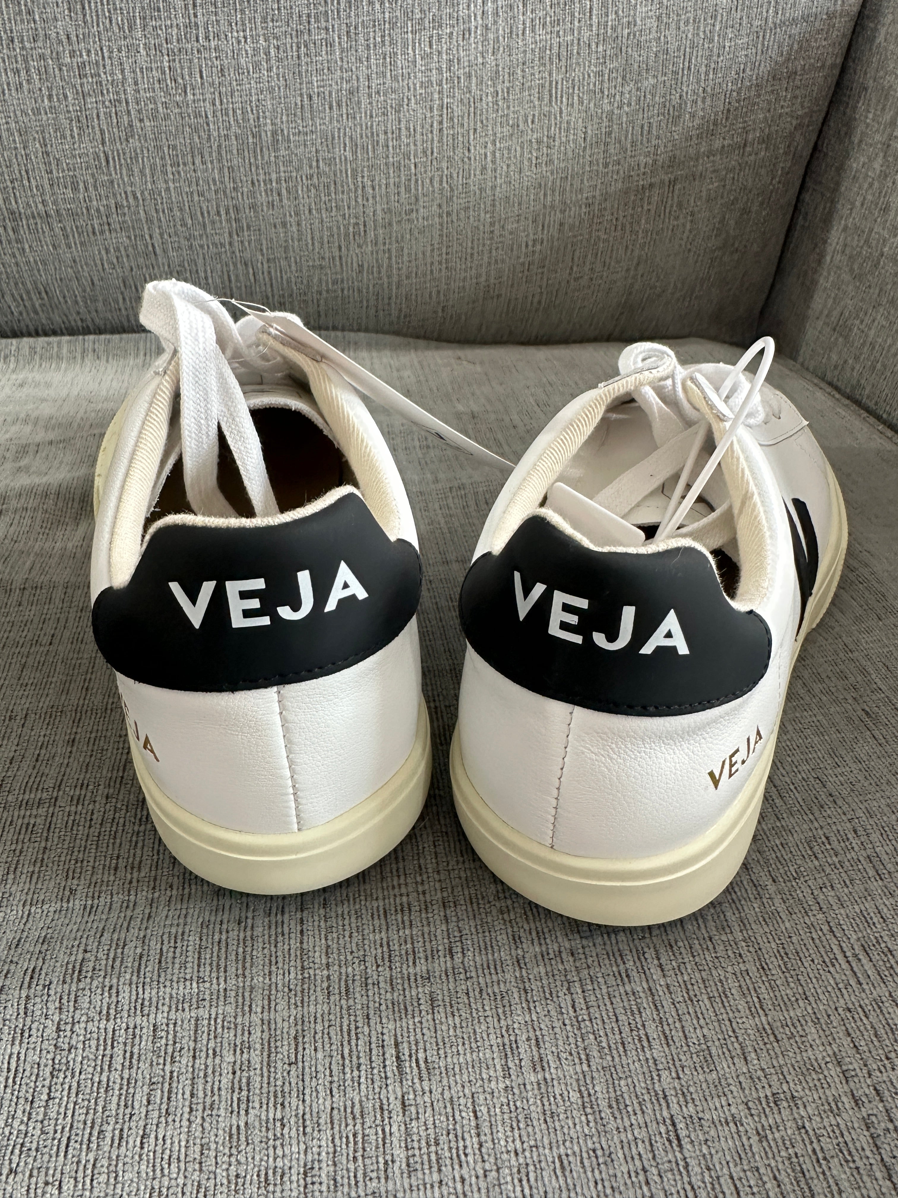 Accessories!! Electronics, belts, 🧣make up bags, 🕶️Keychains,🧢