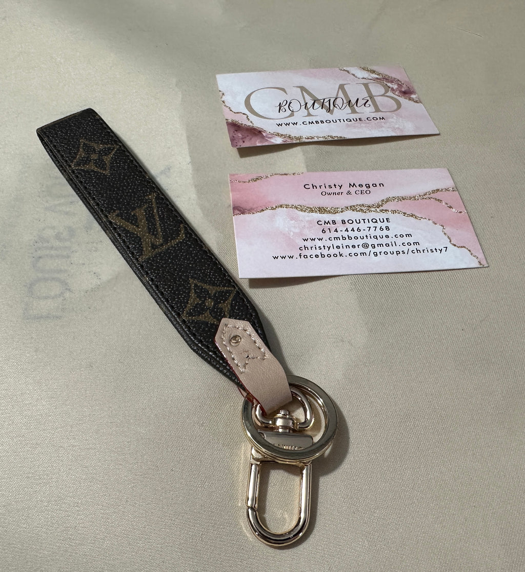 Accessories!! Electronics, belts, 🧣perfume,🧦make up bags, 🕶️Keychains,🧢