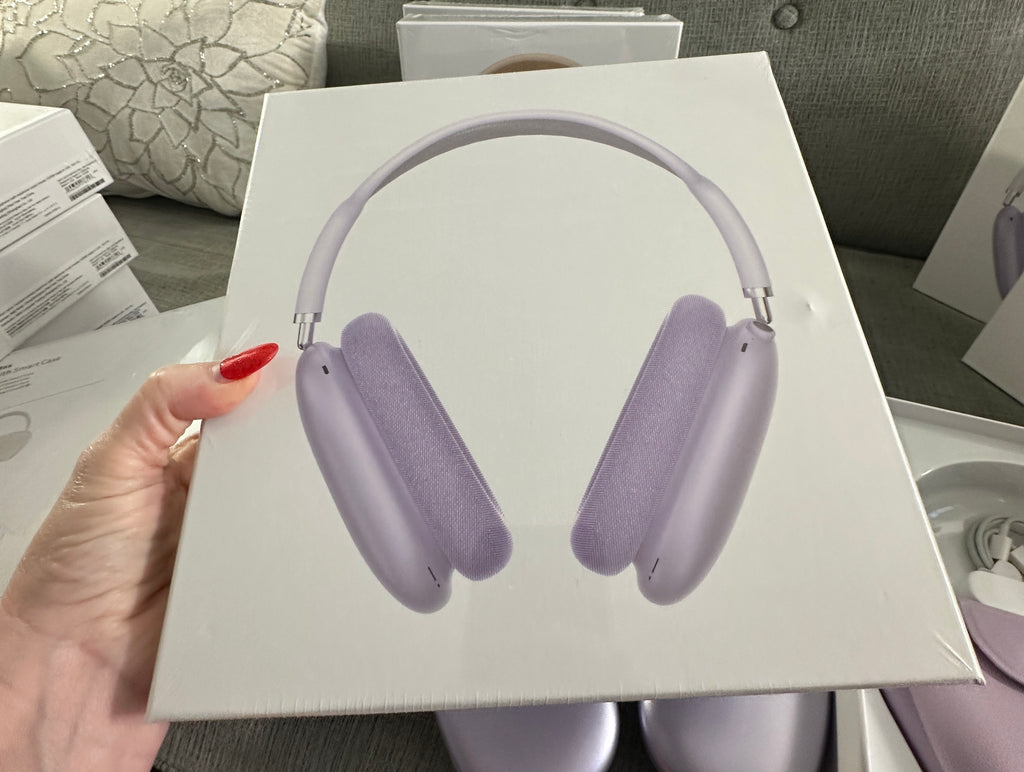 Accessories!! Electronics, belts, 🧣make up bags, 🕶️Keychains,🧢