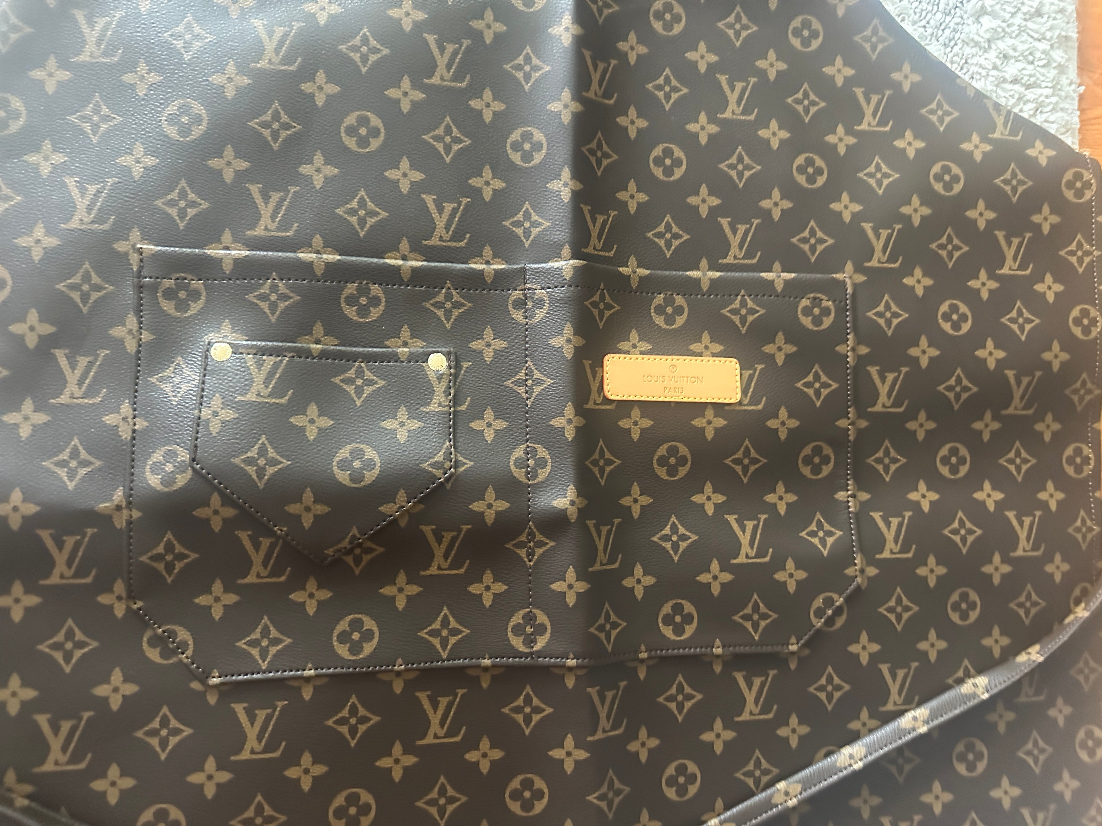 Accessories!! Electronics, belts, 🧣perfume,🧦make up bags, 🕶️Keychains,🧢