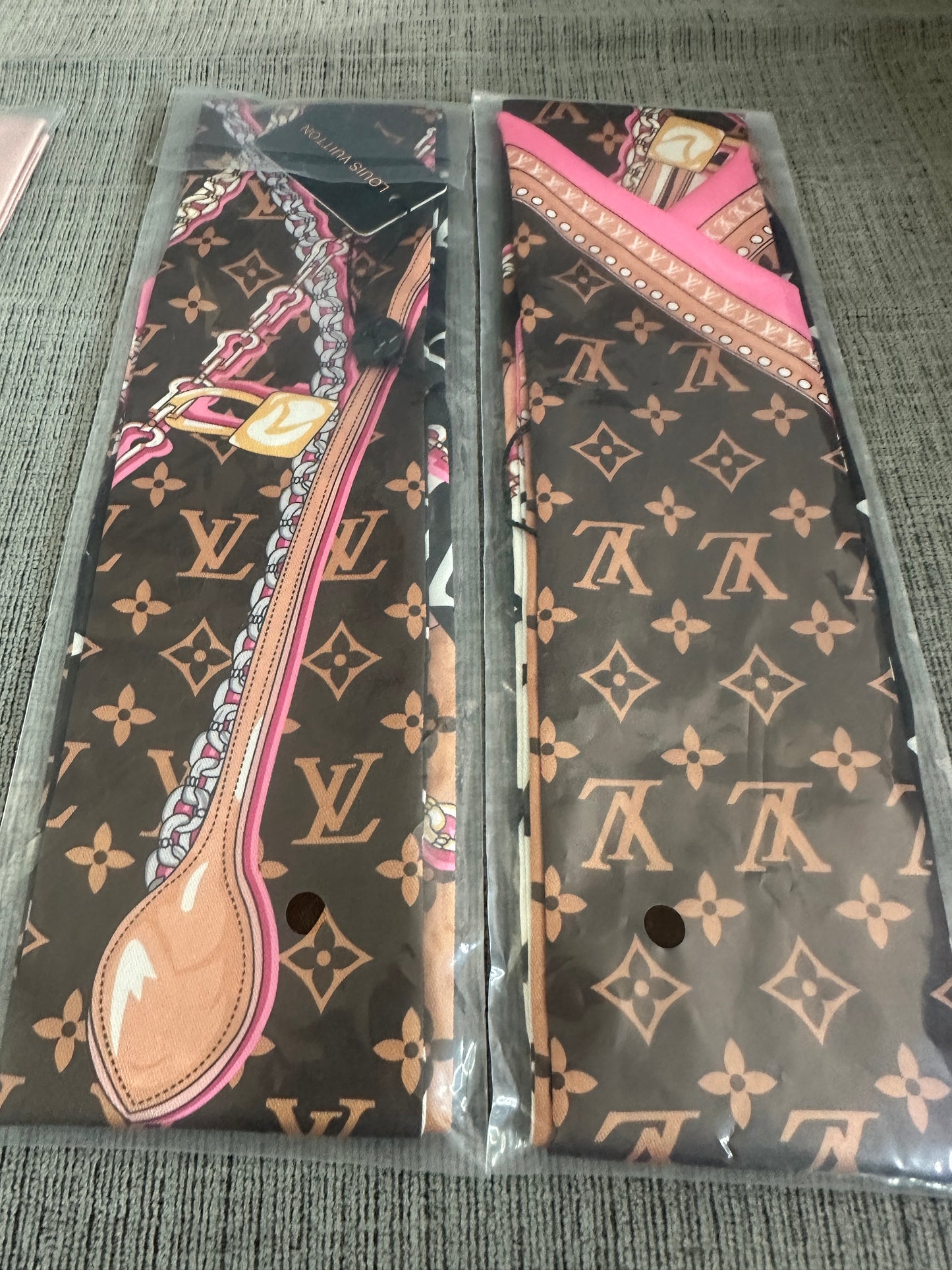 Accessories!! Electronics, belts, 🧣perfume,🧦make up bags, 🕶️Keychains,🧢