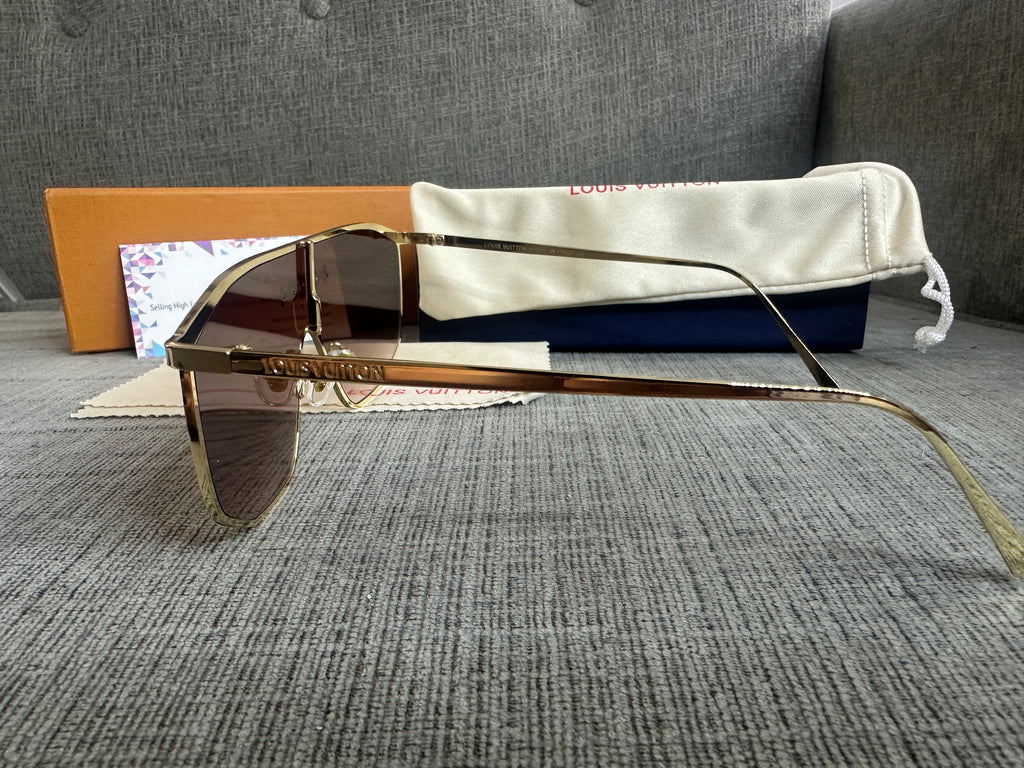 Accessories!! Electronics, belts, 🧣perfume,🧦make up bags, 🕶️Keychains,🧢