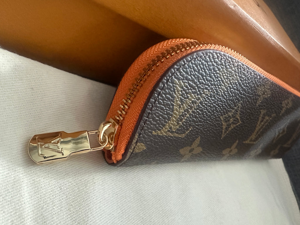 Accessories!! Electronics, belts, 🧣perfume,🧦make up bags, 🕶️Keychains,🧢