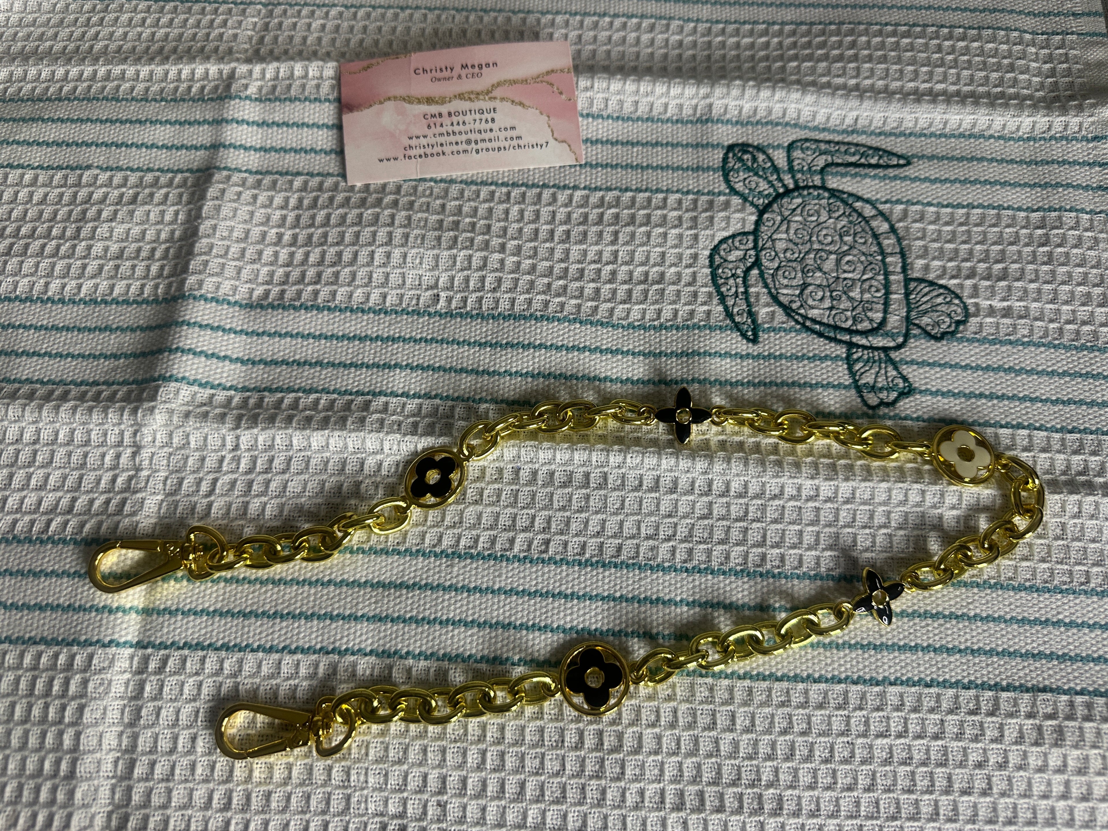 Accessories!! Electronics, belts, 🧣make up bags, 🕶️Keychains,🧢