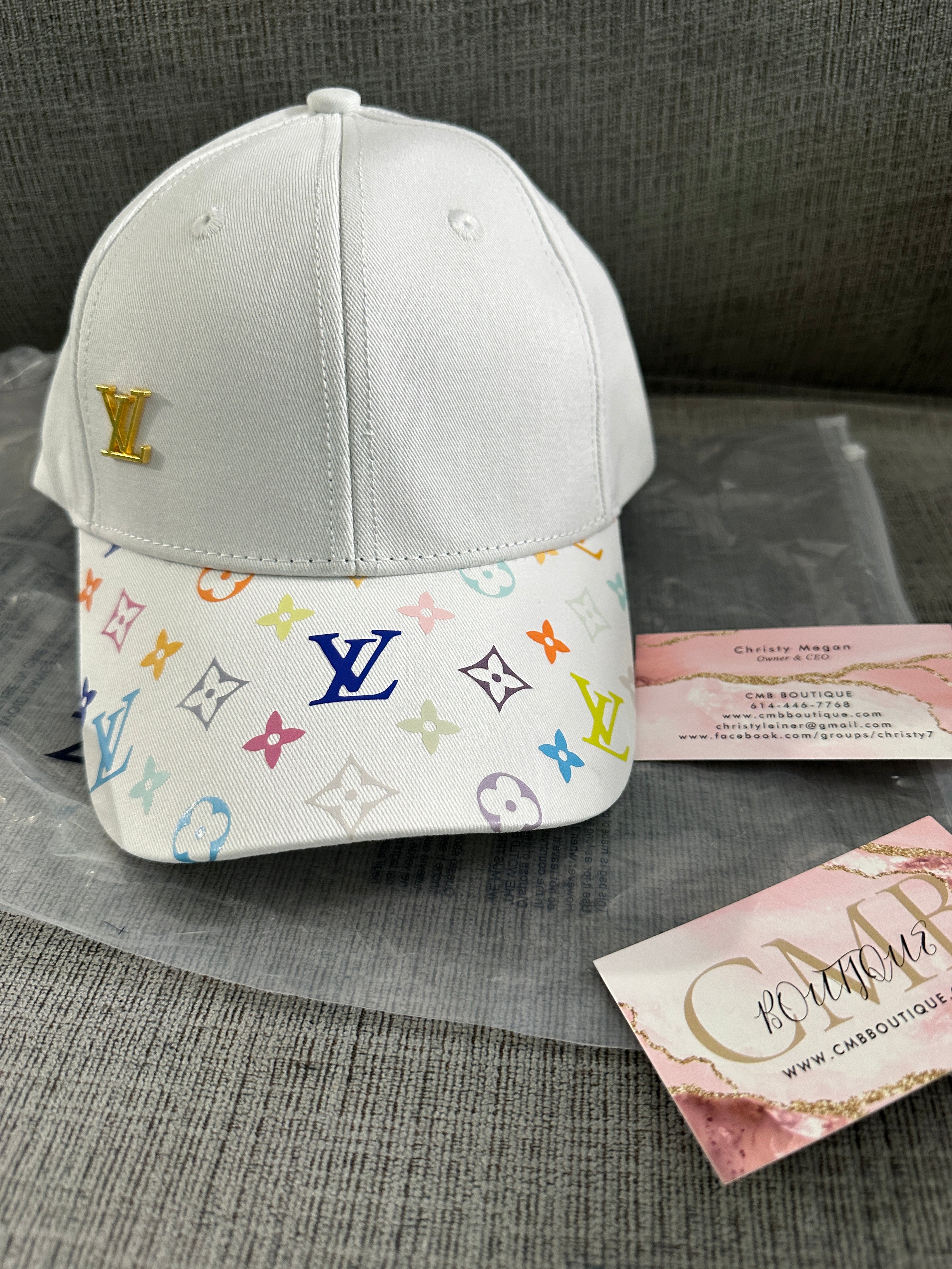 Accessories!! Electronics, belts, 🧣make up bags, 🕶️Keychains,🧢