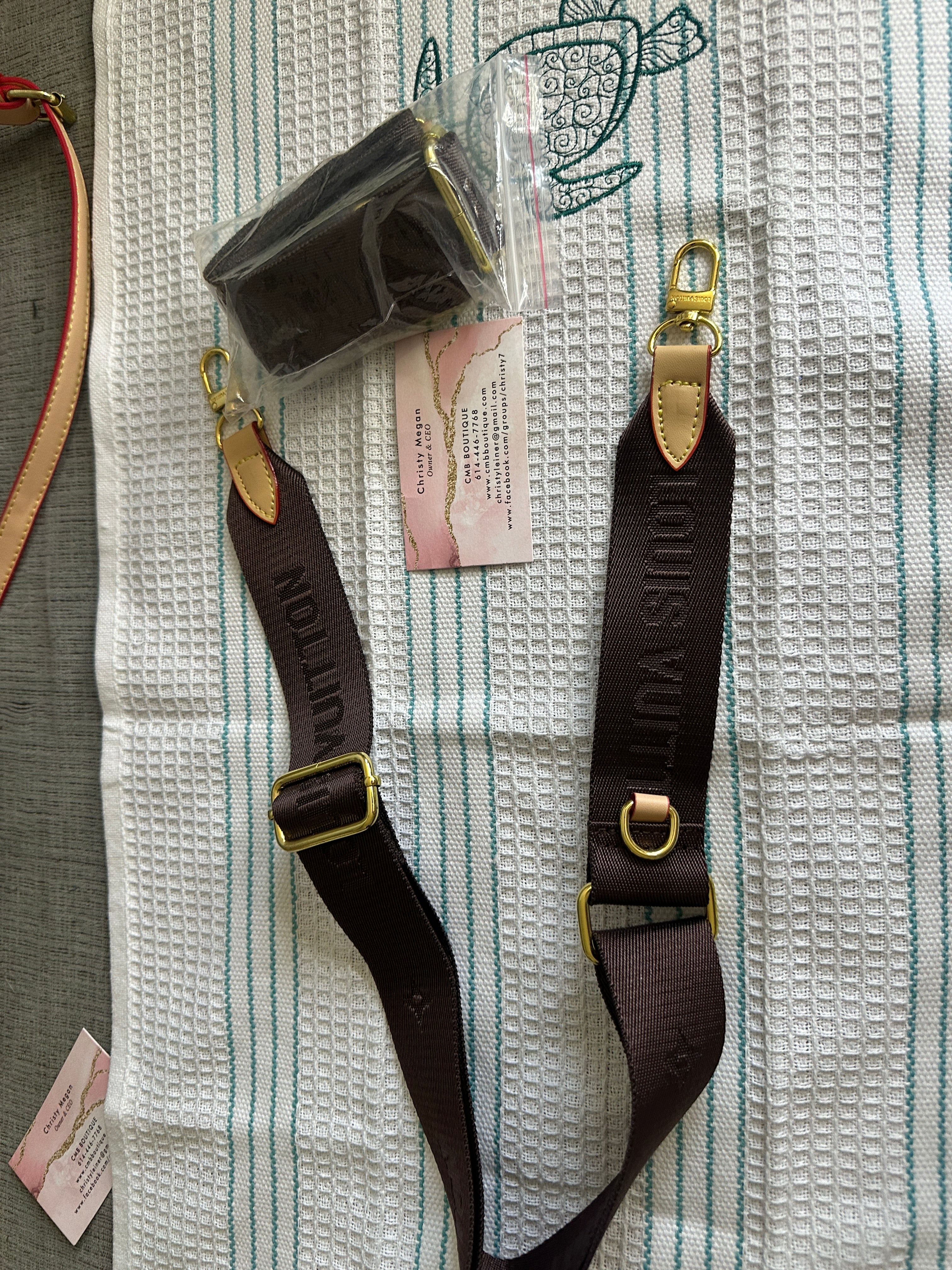 Accessories!! Electronics, belts, 🧣make up bags, 🕶️Keychains,🧢