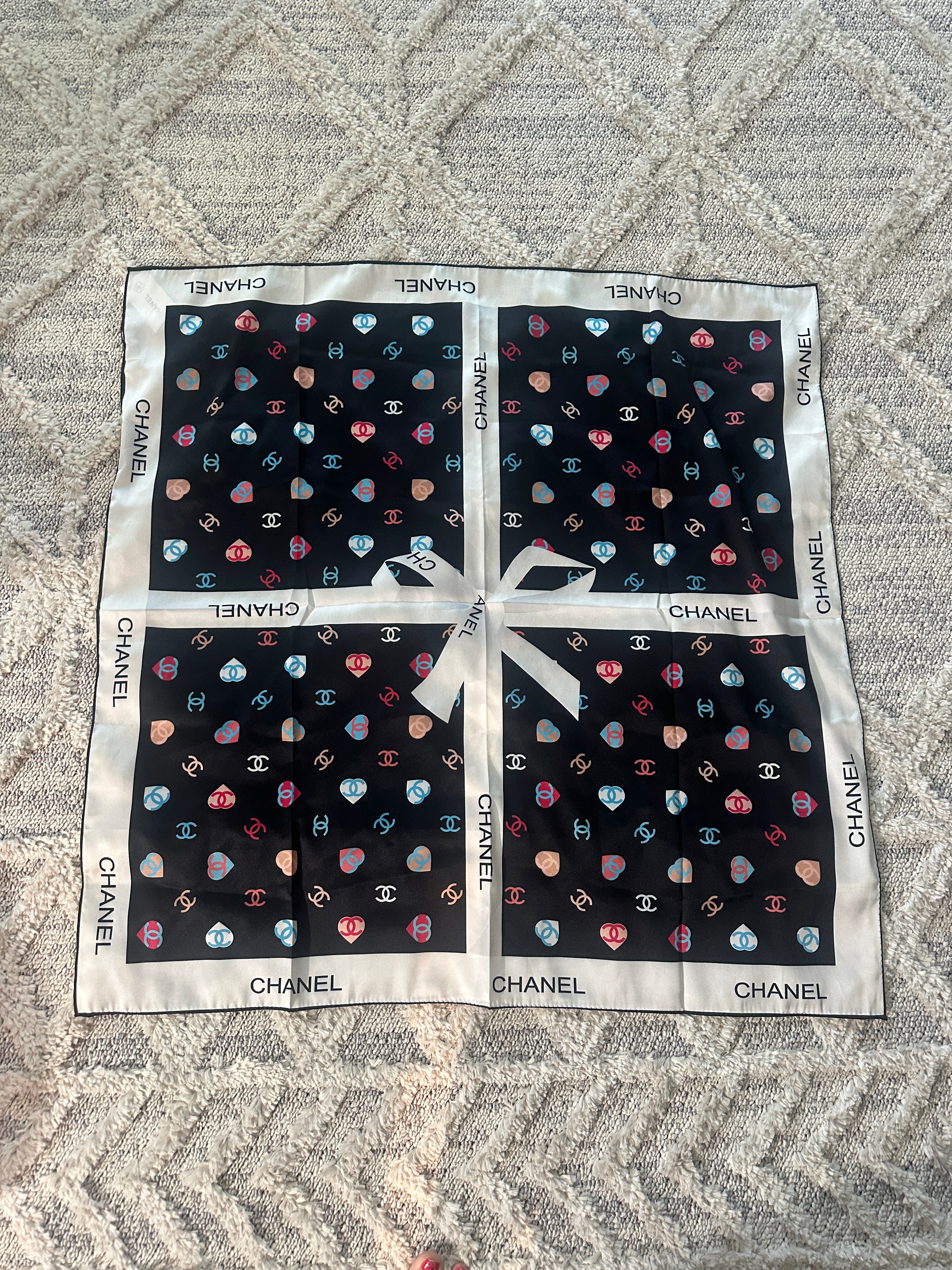 Accessories!! Electronics, belts, 🧣perfume,🧦make up bags, 🕶️Keychains,🧢