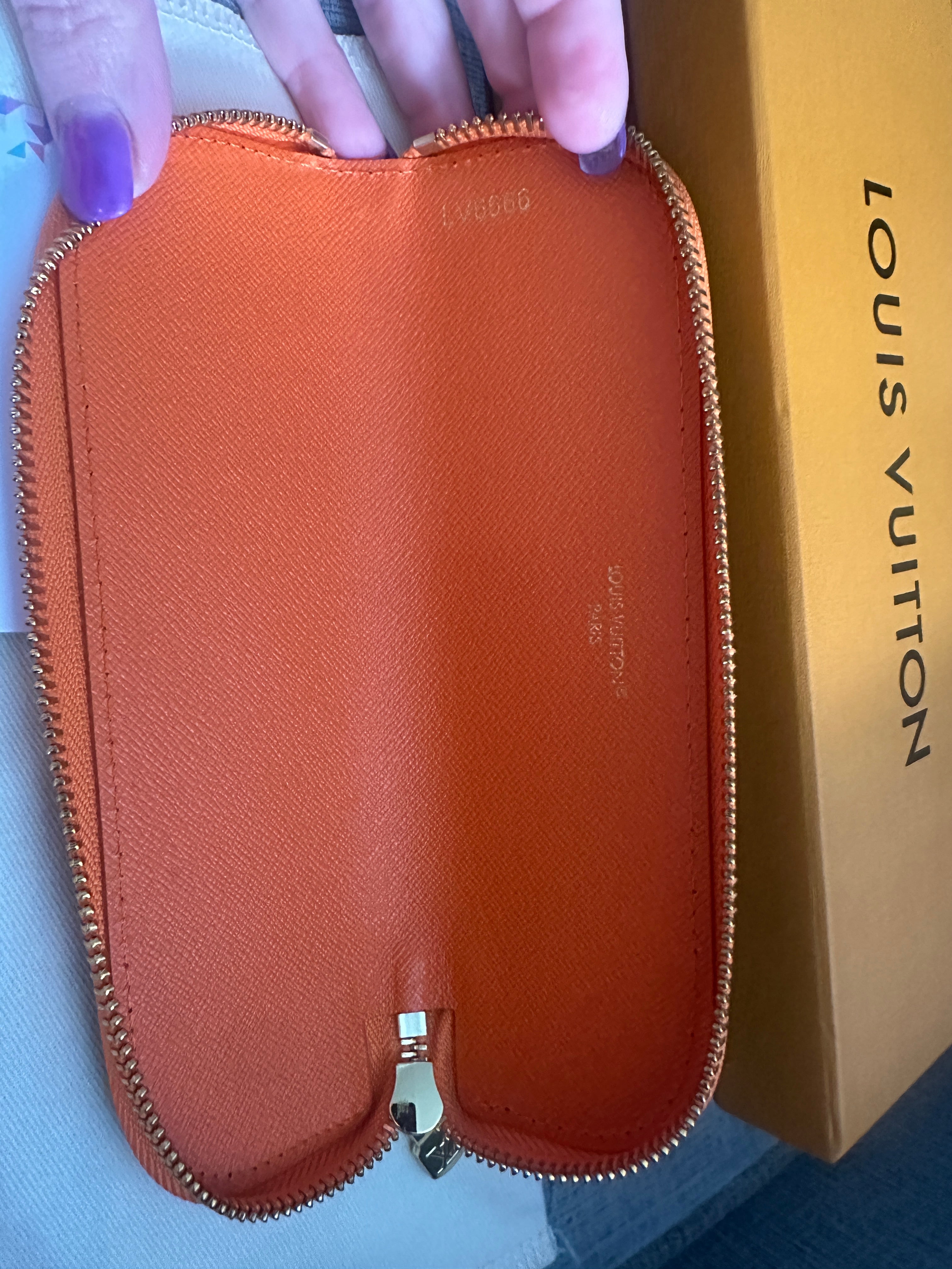 Accessories!! Electronics, belts, 🧣perfume,🧦make up bags, 🕶️Keychains,🧢