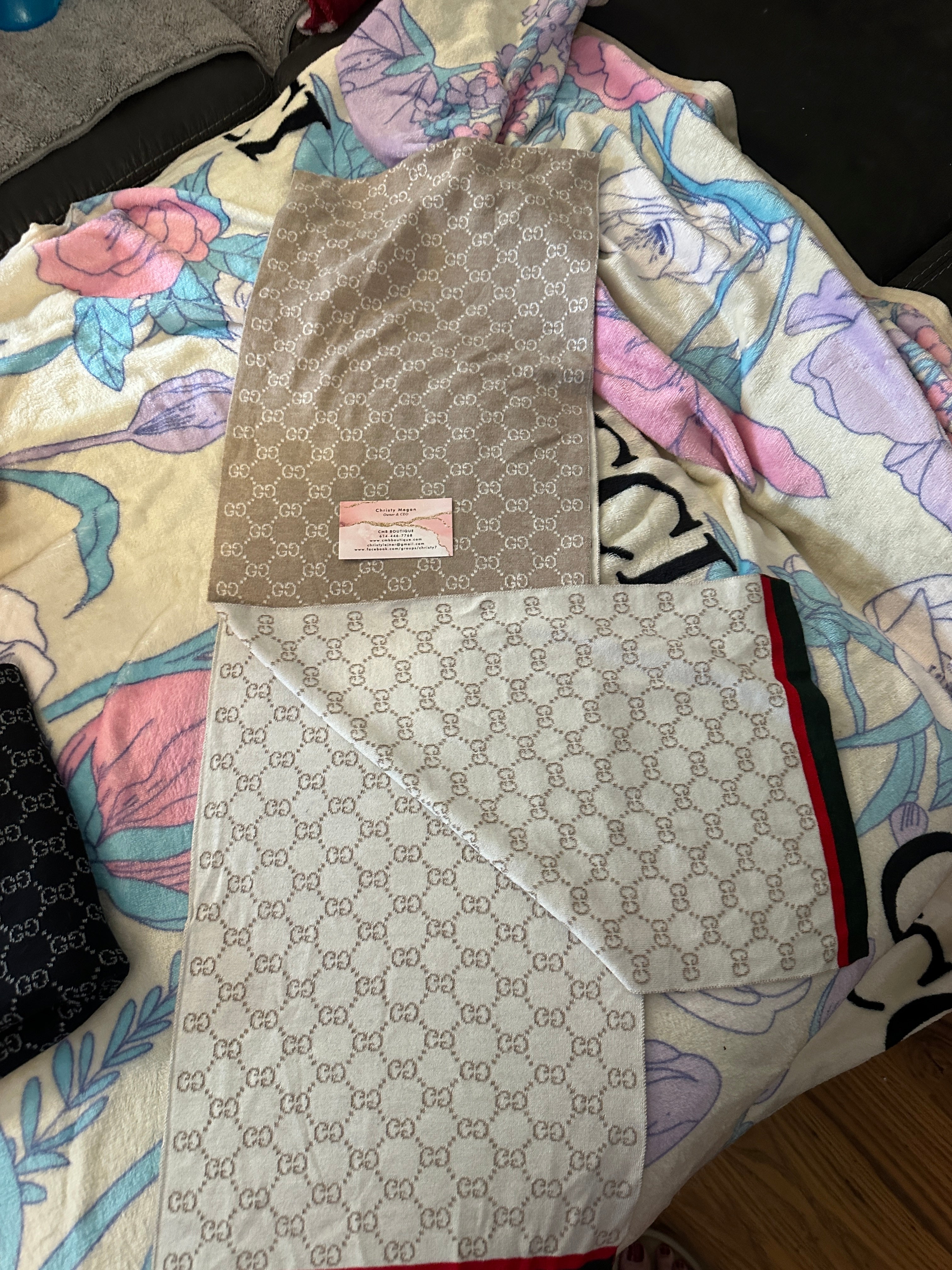 Accessories!! Electronics, belts, 🧣perfume,🧦make up bags, 🕶️Keychains,🧢