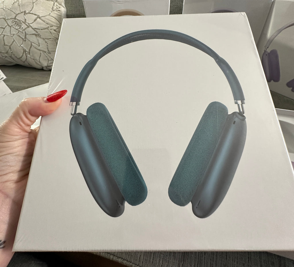 Accessories!! Electronics, belts, 🧣make up bags, 🕶️Keychains,🧢