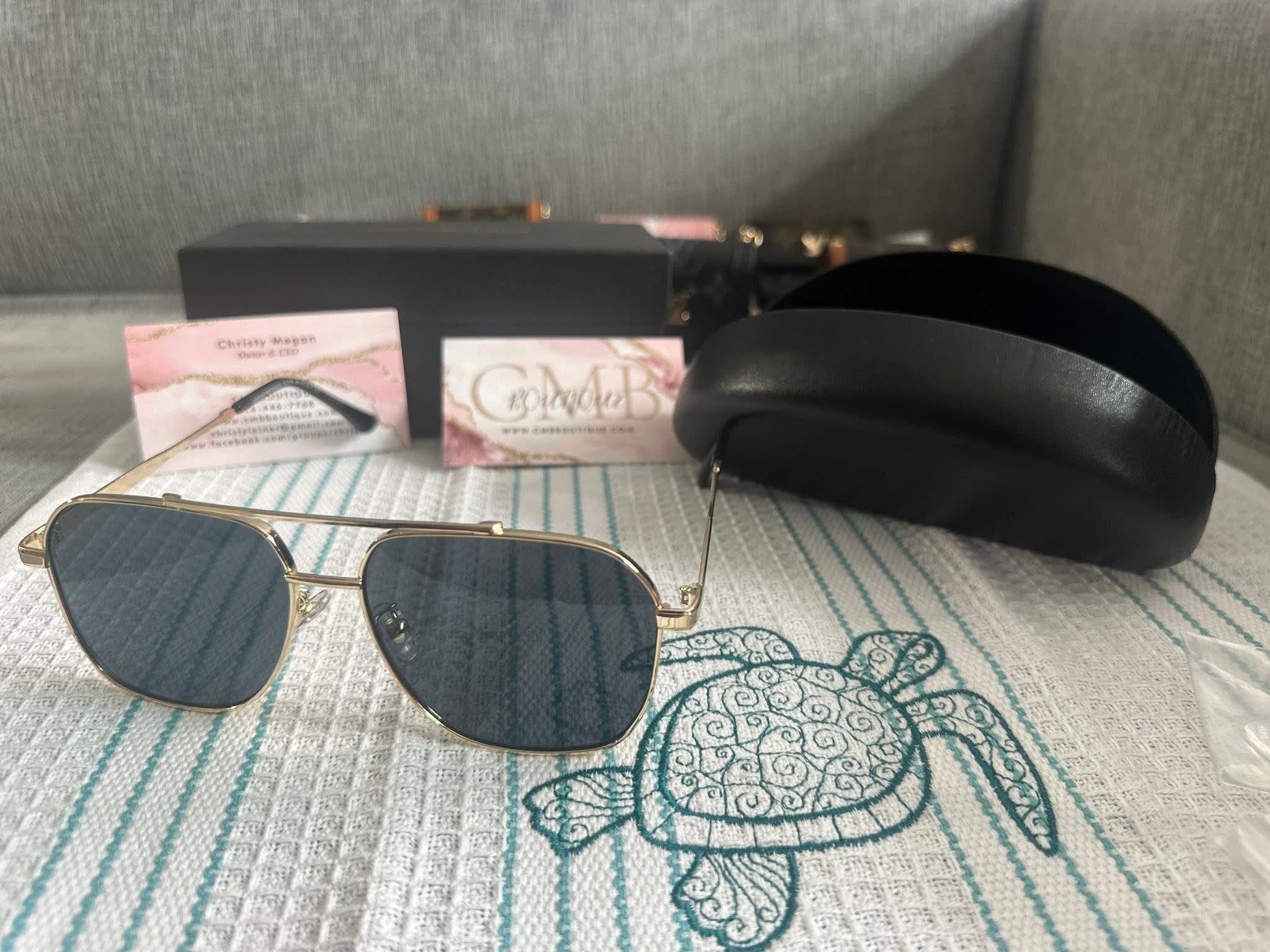 Accessories!! Electronics, belts, 🧣make up bags, 🕶️Keychains,🧢