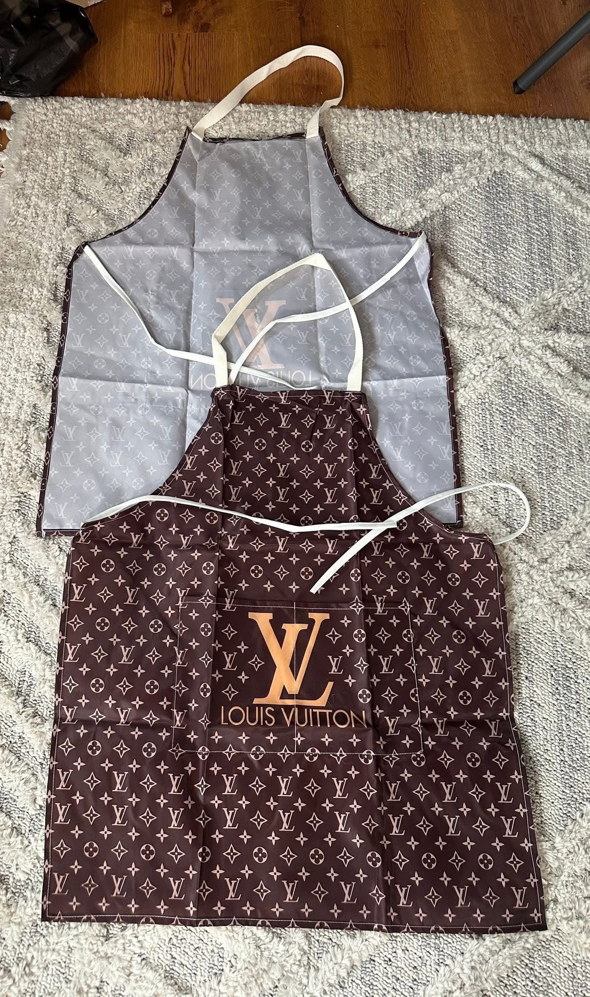 Accessories!! Electronics, belts, 🧣make up bags, 🕶️Keychains,🧢