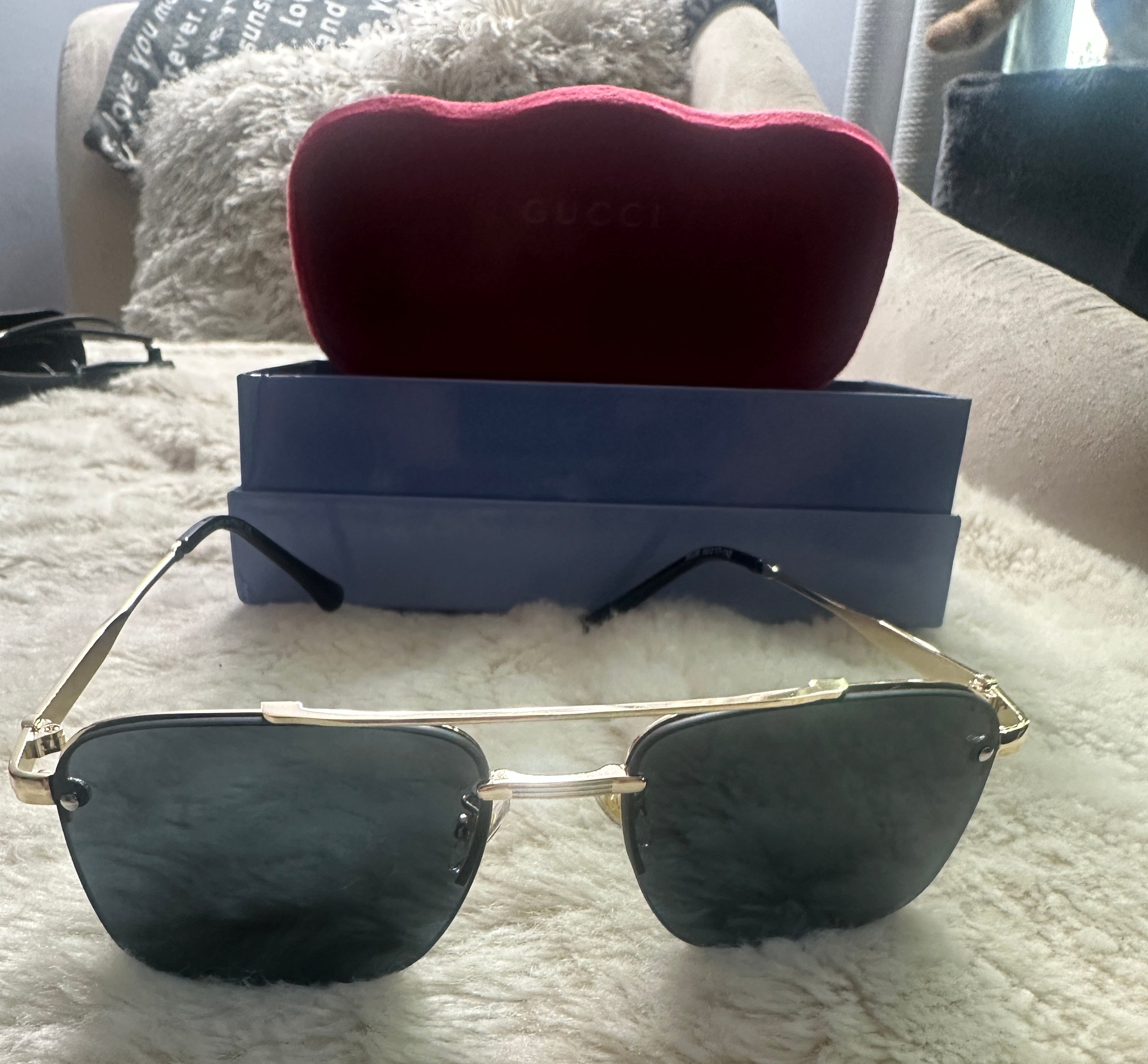 Accessories!! Electronics, belts, 🧣perfume,🧦make up bags, 🕶️Keychains,🧢