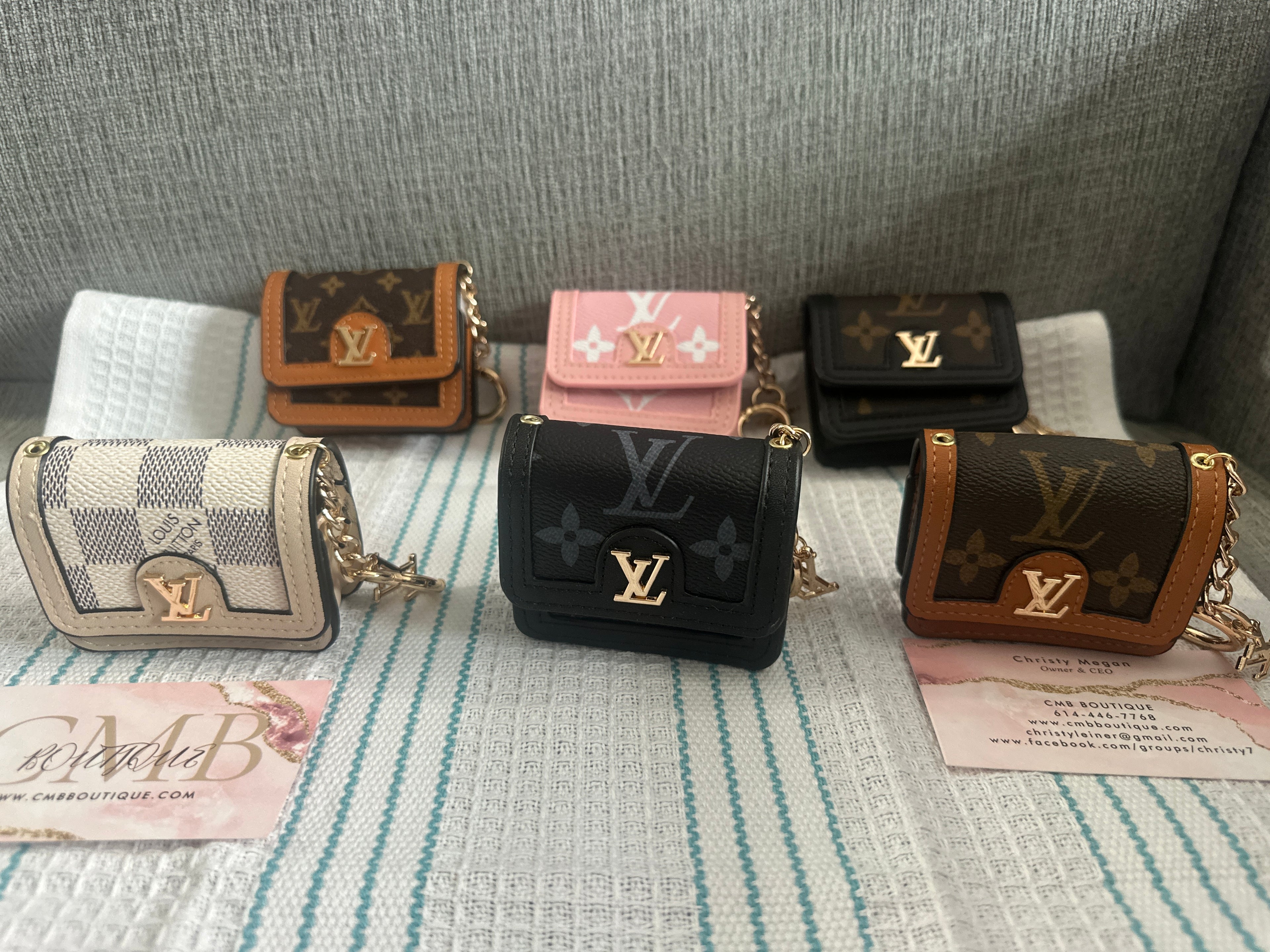 Accessories!! Electronics, belts, 🧣make up bags, 🕶️Keychains,🧢