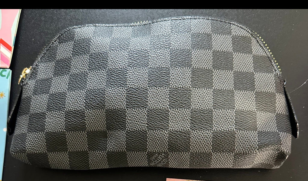 Accessories!! Electronics, belts, 🧣perfume,🧦make up bags, 🕶️Keychains,🧢