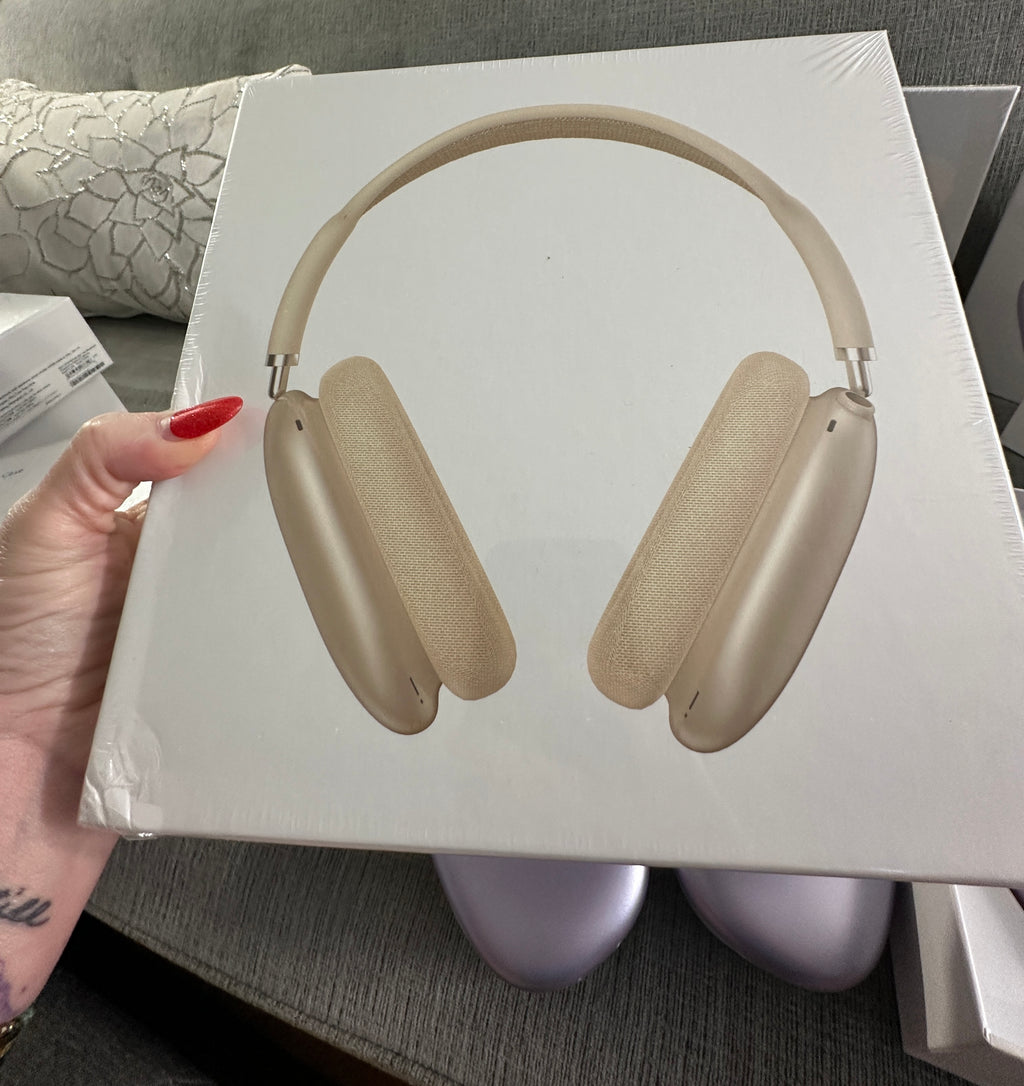 Accessories!! Electronics, belts, 🧣make up bags, 🕶️Keychains,🧢