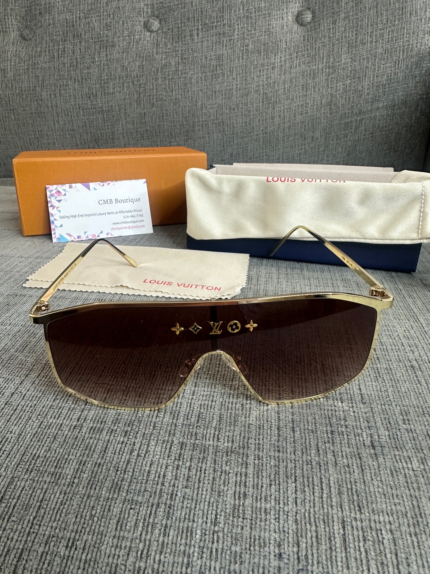 Accessories!! Electronics, belts, 🧣perfume,🧦make up bags, 🕶️Keychains,🧢