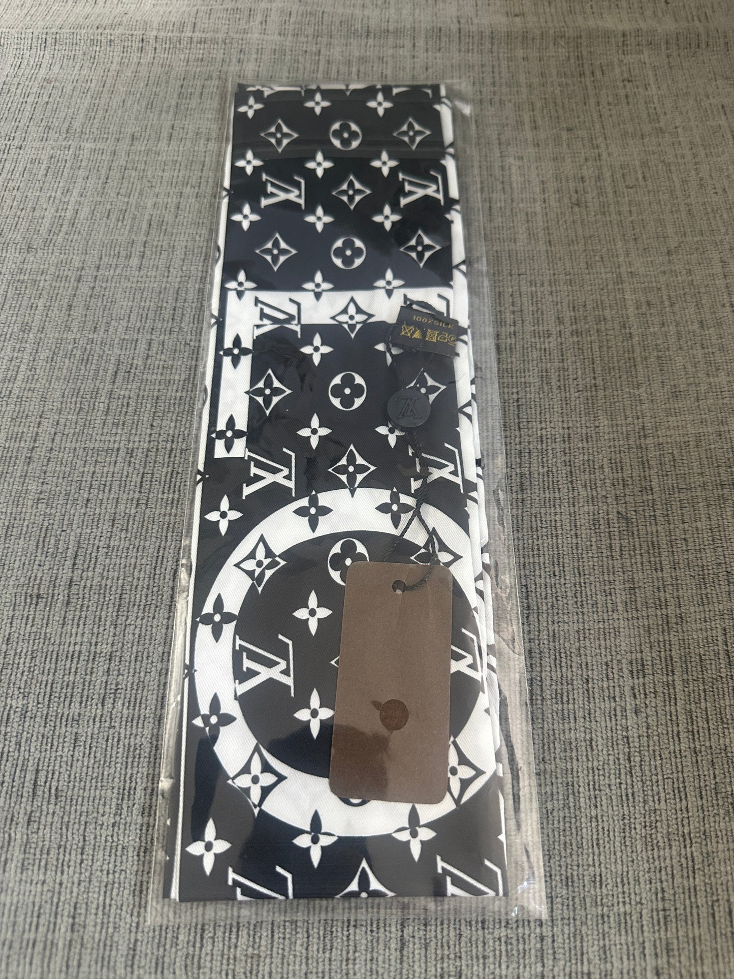 Accessories!! Electronics, belts, 🧣perfume,🧦make up bags, 🕶️Keychains,🧢