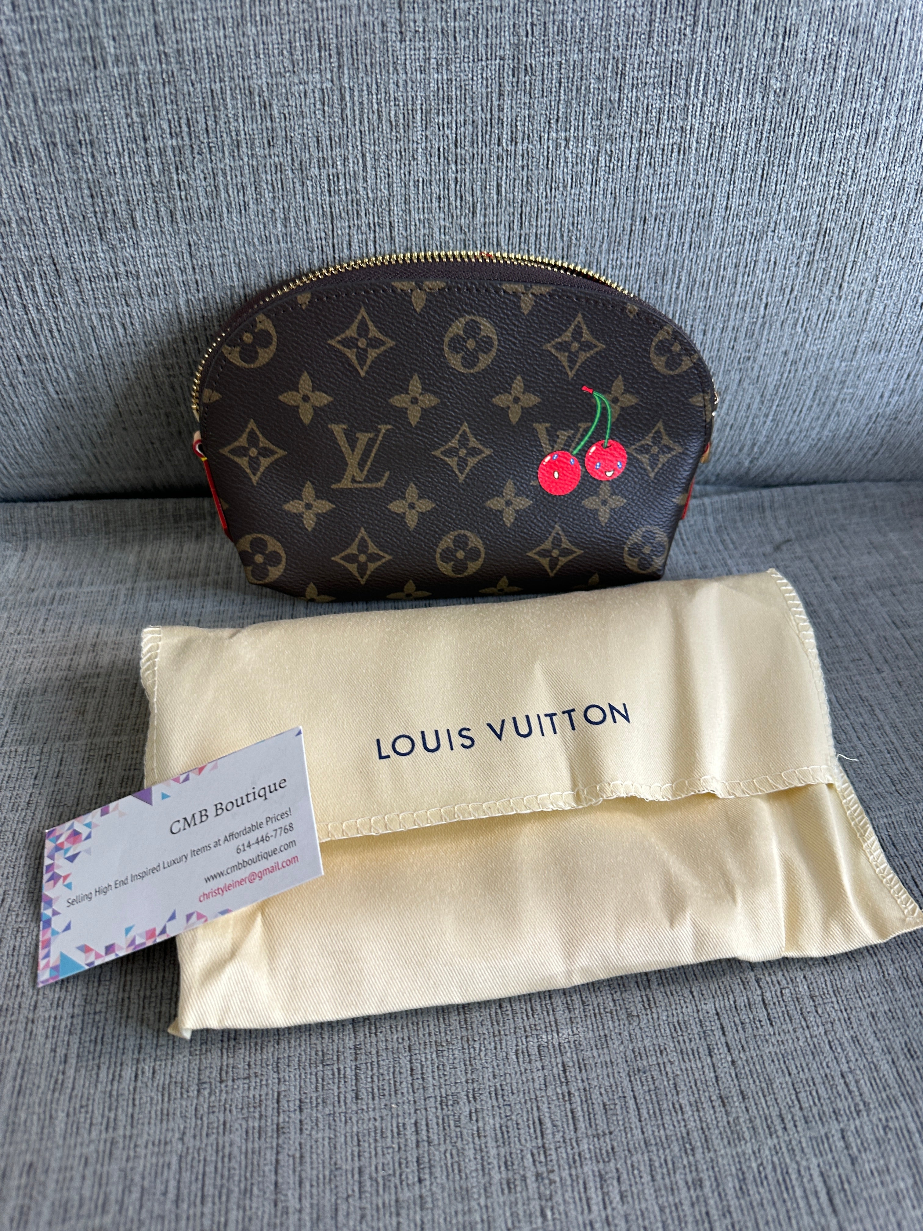 Accessories!! Electronics, belts, 🧣perfume,🧦make up bags, 🕶️Keychains,🧢