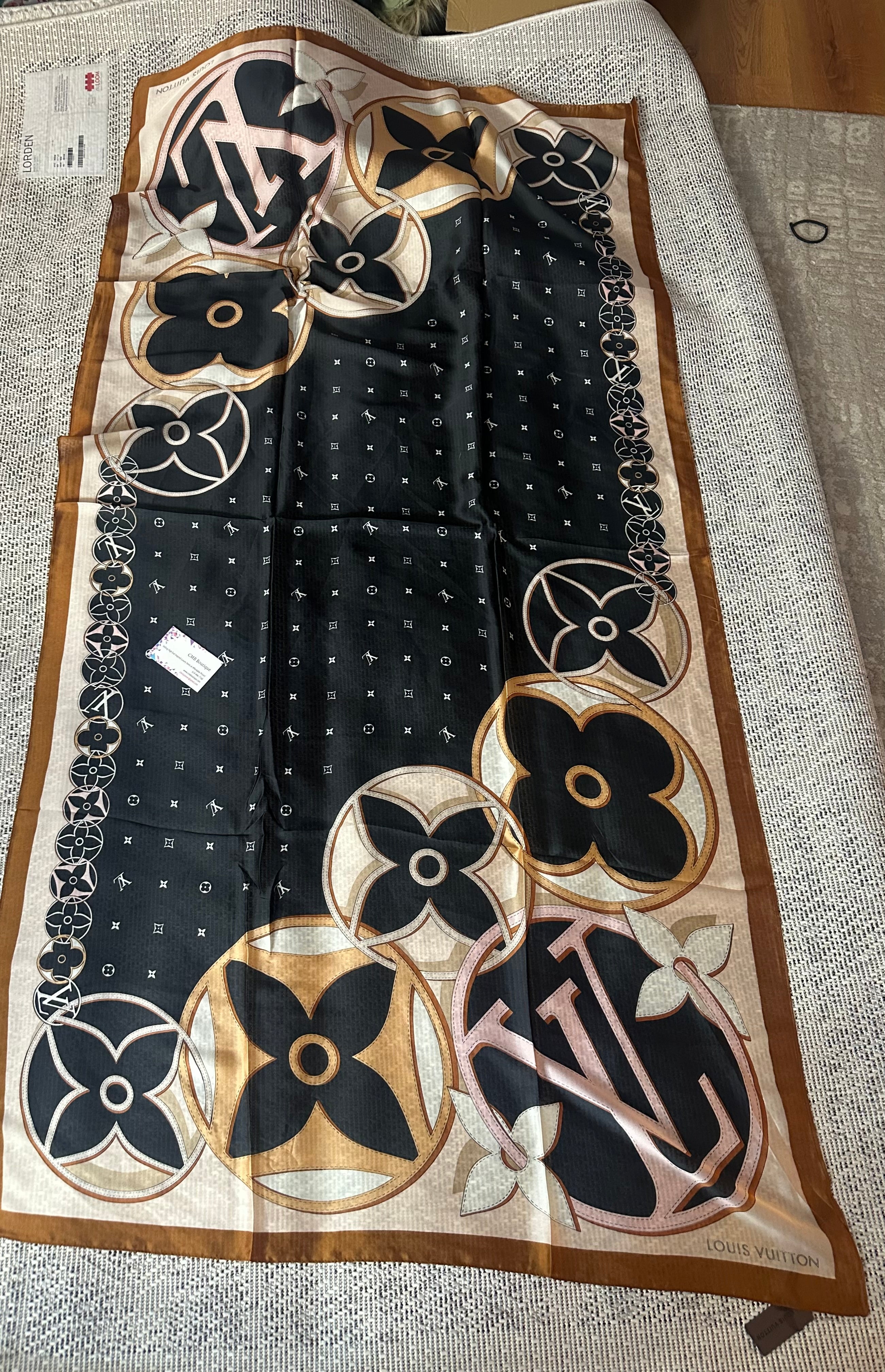 Accessories!! Electronics, belts, 🧣perfume,🧦make up bags, 🕶️Keychains,🧢