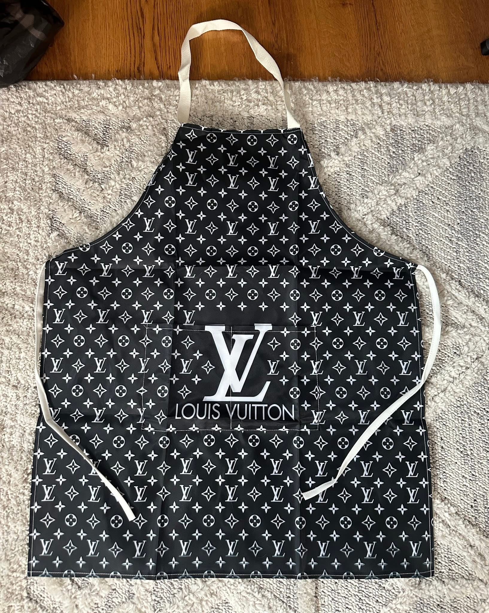 Accessories!! Electronics, belts, 🧣make up bags, 🕶️Keychains,🧢