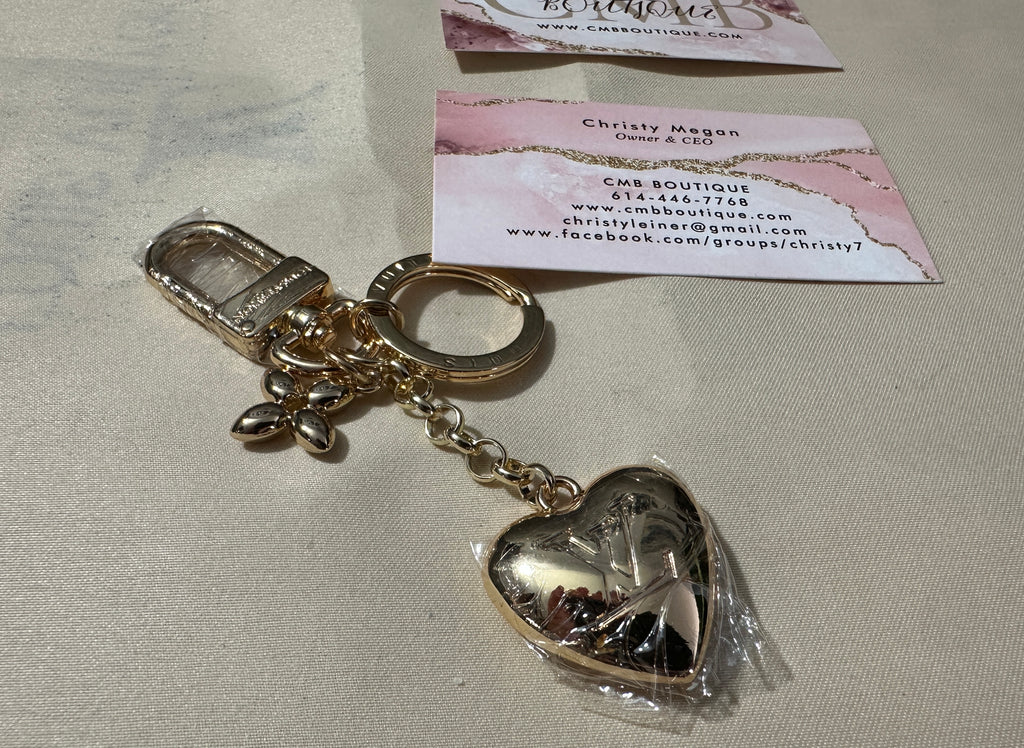 Accessories!! Electronics, belts, 🧣make up bags, 🕶️Keychains,🧢