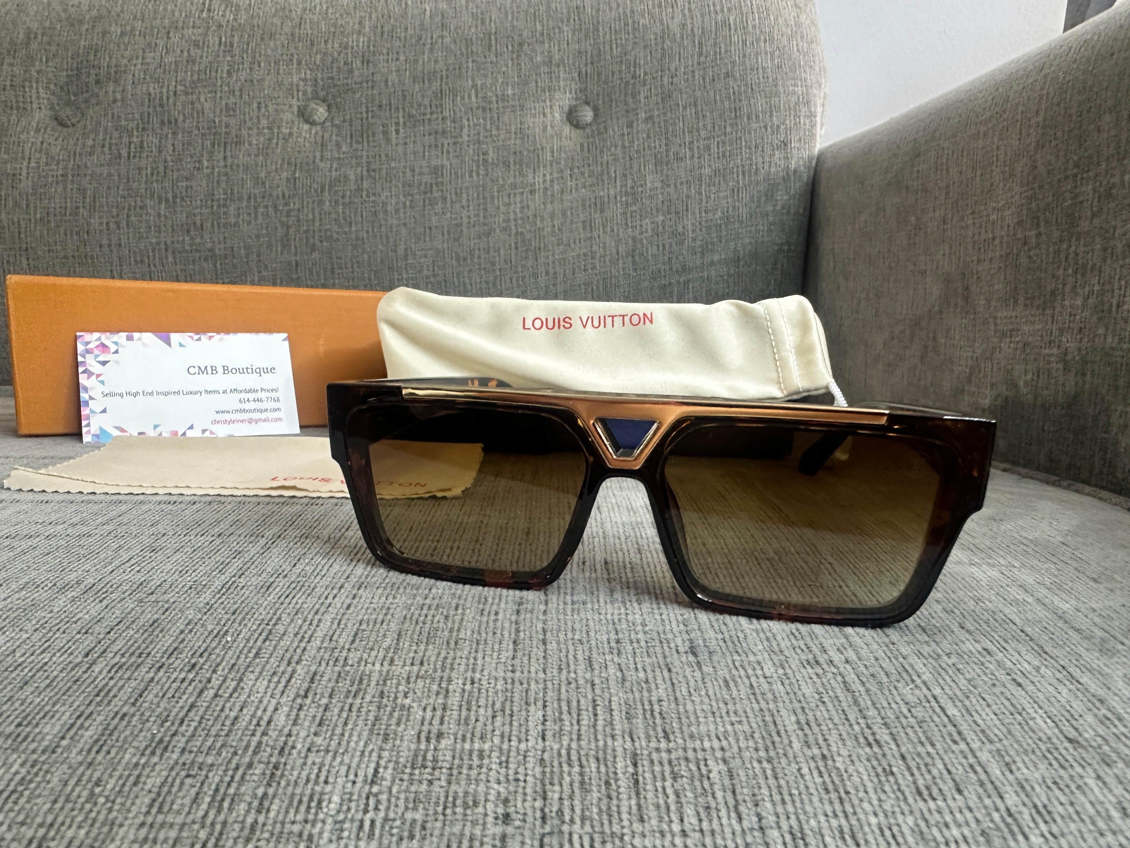 Accessories!! Electronics, belts, 🧣perfume,🧦make up bags, 🕶️Keychains,🧢