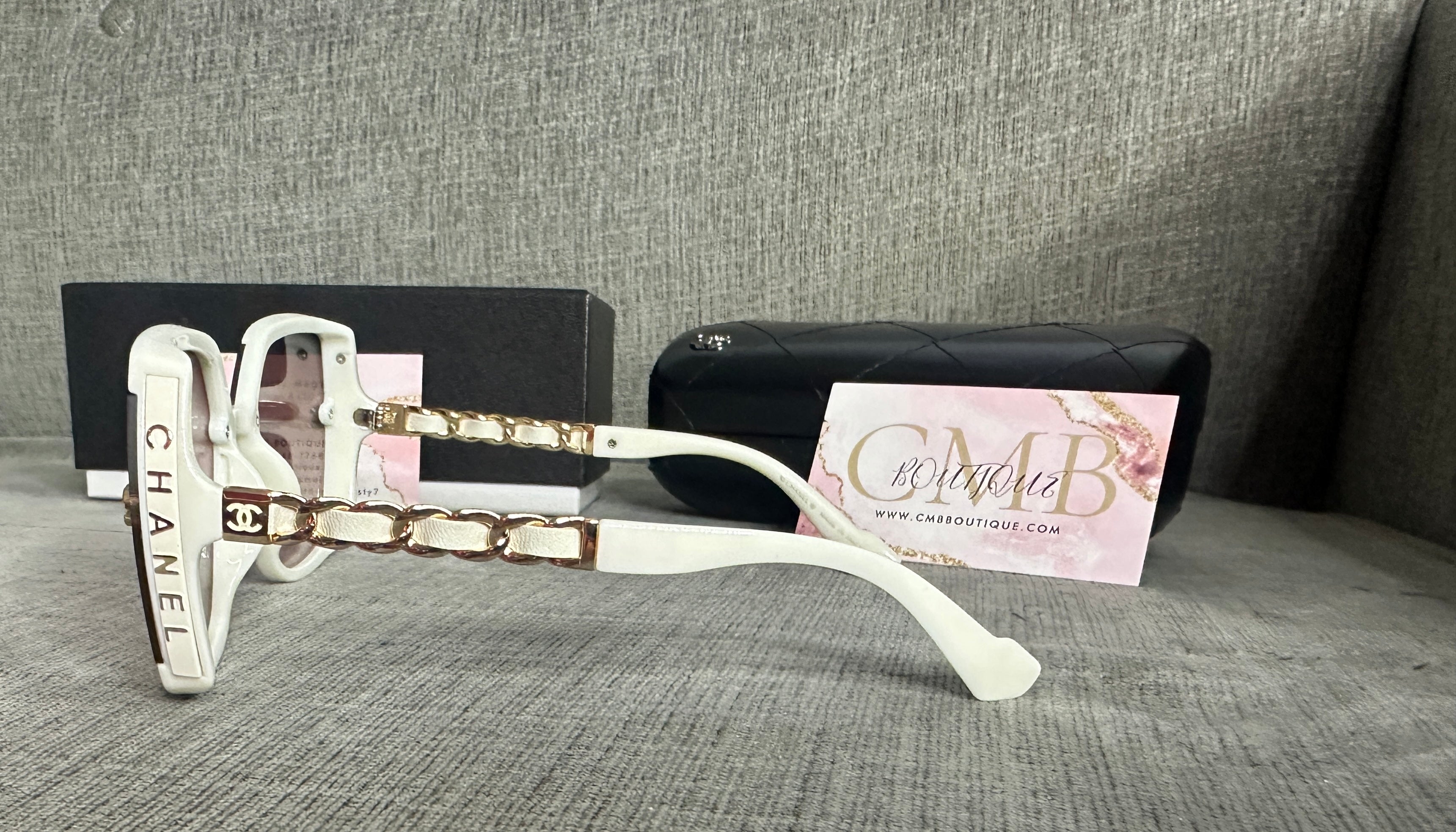 Accessories!! Electronics, belts, 🧣make up bags, 🕶️Keychains,🧢