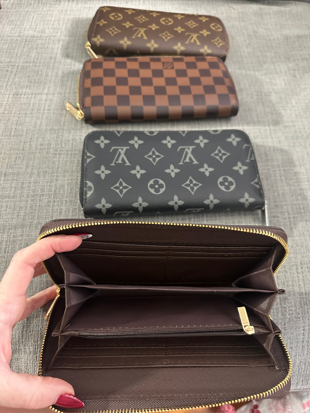 Accessories!! Electronics, belts, 🧣perfume,🧦make up bags, 🕶️Keychains,🧢