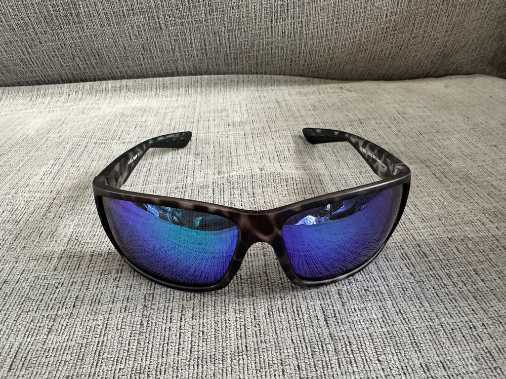 Accessories!! Electronics, belts, 🧣perfume,🧦make up bags, 🕶️Keychains,🧢