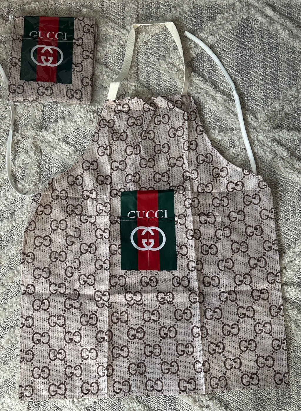 Accessories!! Electronics, belts, 🧣make up bags, 🕶️Keychains,🧢